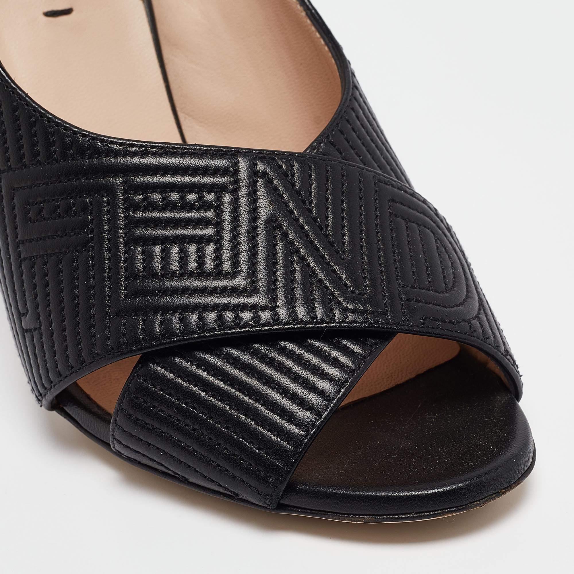 Fendi Sandalias Tobilleras de Piel con Logotipo en Relieve Negras Talla 37 en venta 2