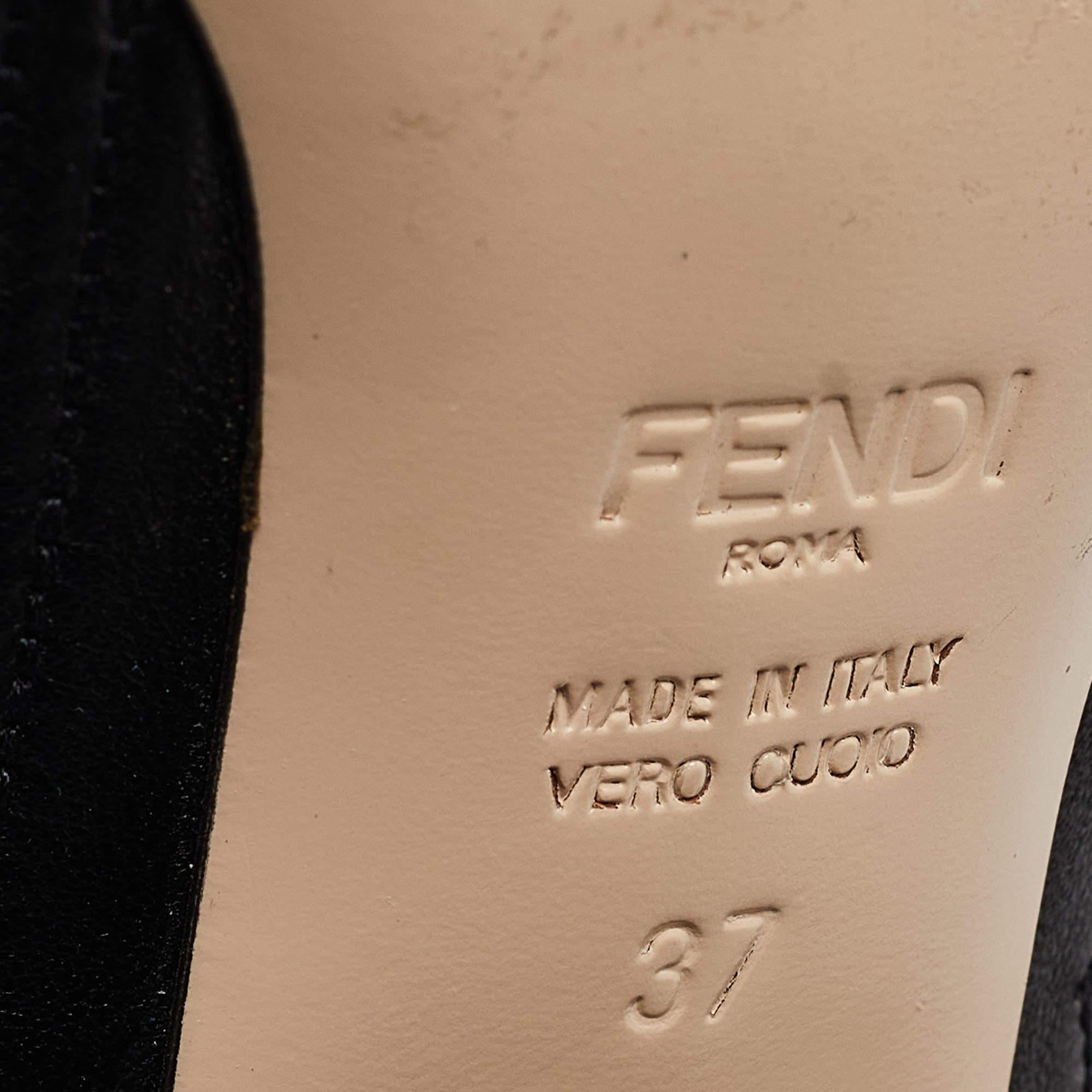 Fendi Sandalias Tobilleras de Piel con Logotipo en Relieve Negras Talla 37 en venta 3