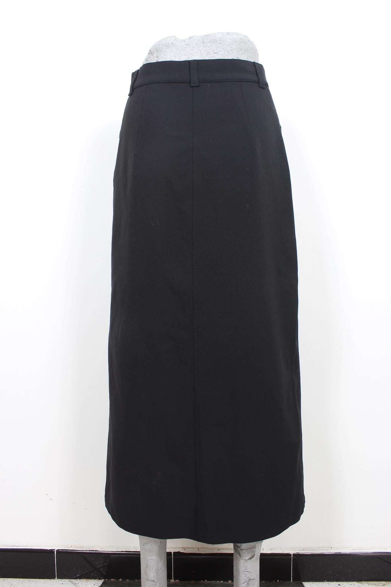 Fendi 90s vintage long skirt. Midi model with slit on front, tight-fitting, black colour, 95% polyamide, 5% elastene fabric. Made in Italy.

Size: 42 It 8 Us 10 Uk

Waist: 33 cm
Length: 86 cm
Hips: 46 cm
