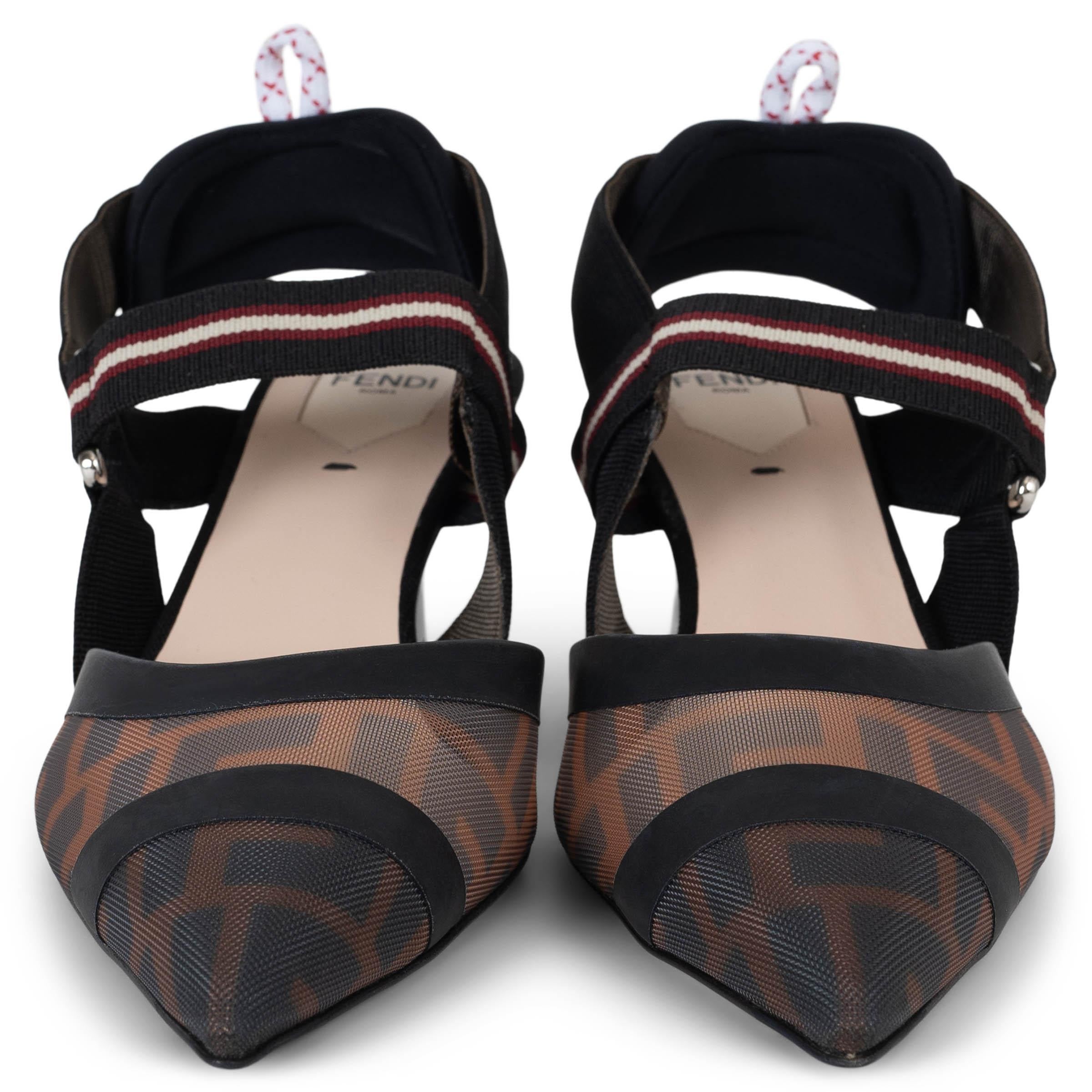 Diese 100% authentischen Fendi Colibri 55 Slingbacks sind aus schwarzem Zucca-Mesh gefertigt, das für einen modernen, transparenten Effekt sorgt. Sie zeichnen sich durch spitze Zehen, metallisch-silberne Kitten-Heels und sportliche, elastische