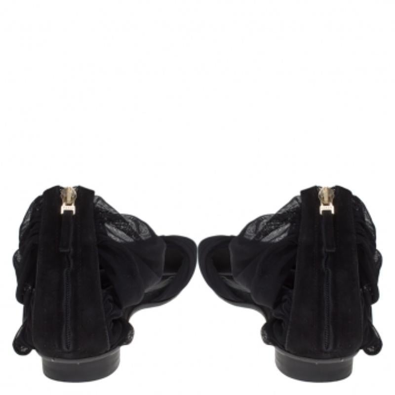 Sandales plates à bout ouvert en tissu de maille noire Fendi, taille 36,5 Bon état - En vente à Dubai, Al Qouz 2