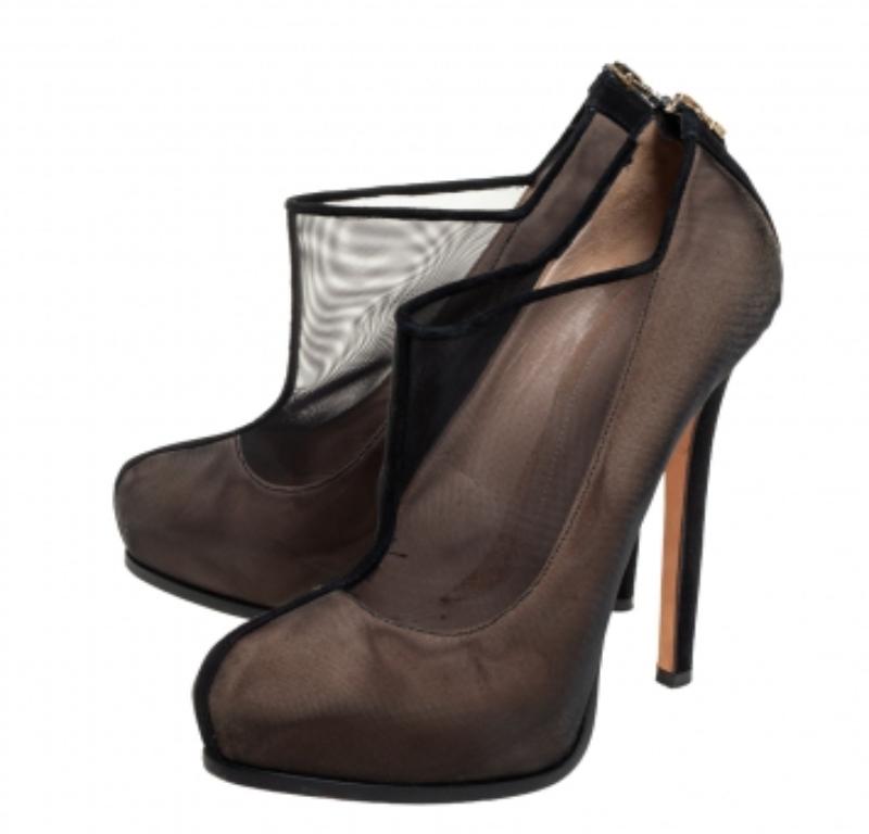 Crafted exquisitely from mesh and styled in a sleek design, these Fendi booties were built to lift your outfits and your spirits. They feature covered toes, zippers on the counters, and beautifully sculpted 15 cm heels.