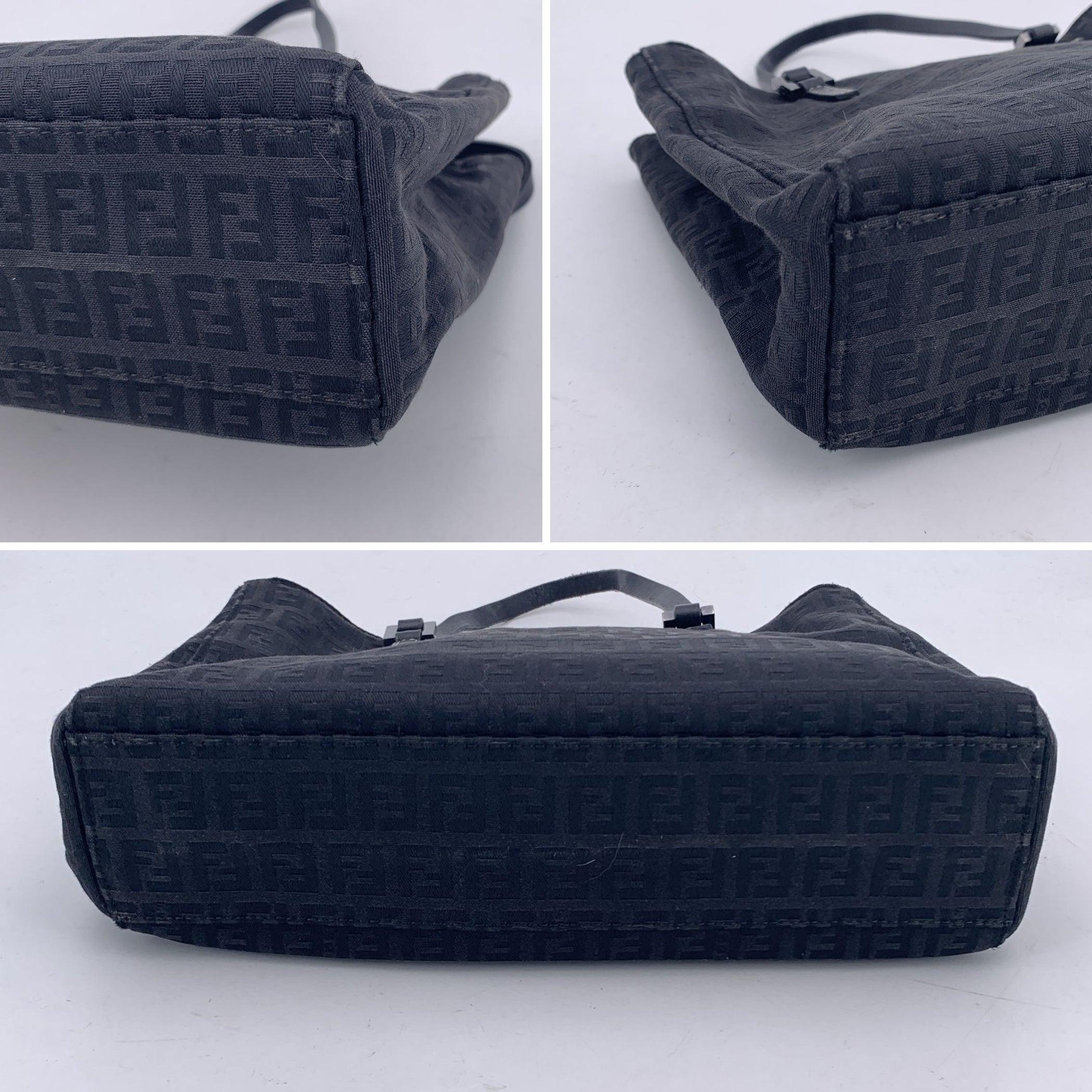 Petit sac à main en toile Monogram Zucchino de Fendi, noir Bon état à Rome, Rome