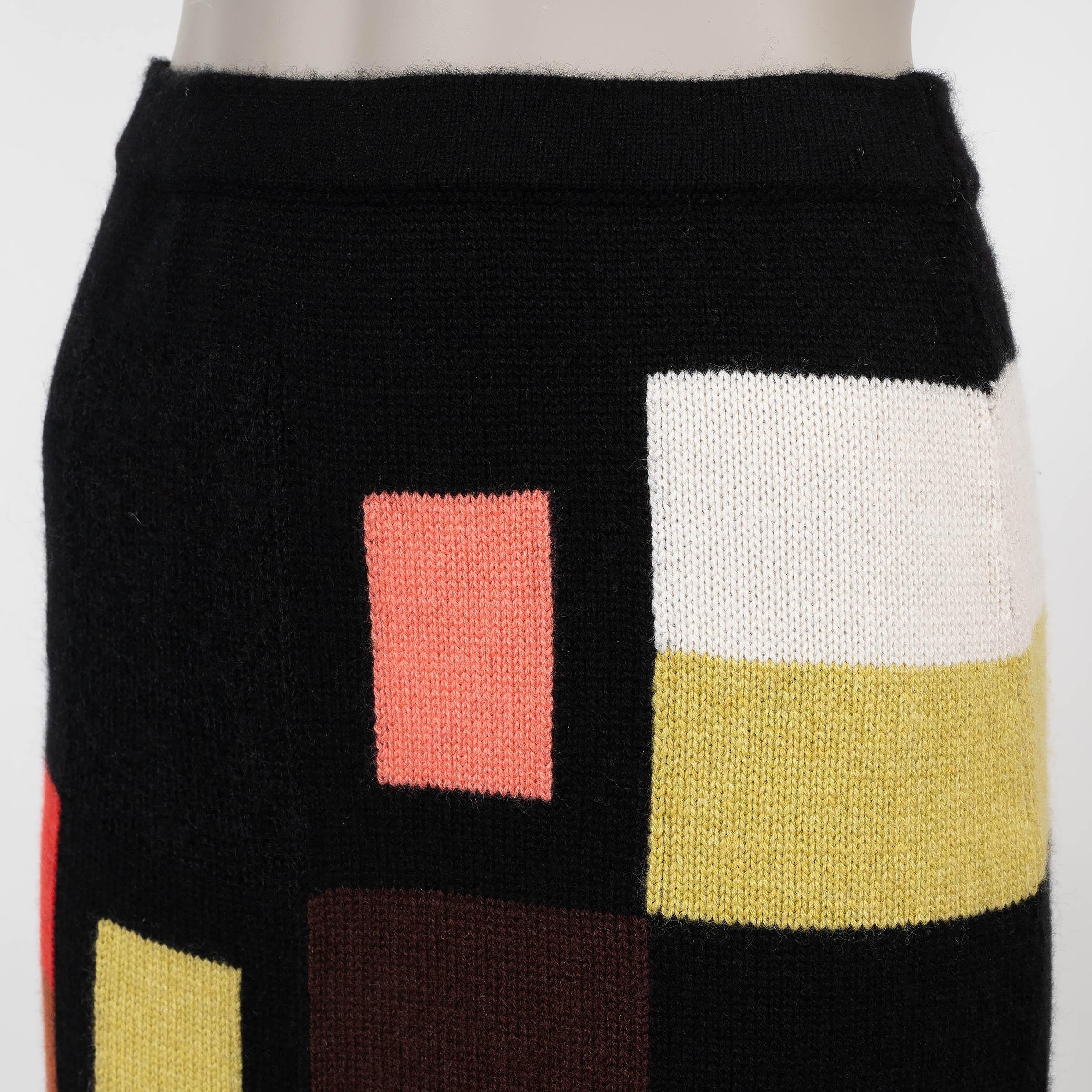FENDI black & multicolor wool blend 2016 GEOMETRIC MIDI Skirt S In Excellent Condition For Sale In Zürich, CH