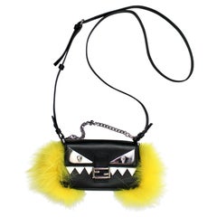 Fendi Schwarzes Nappaleder Micro Buggie Baguette Geldbörse mit Fuchsfell
