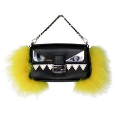 Fendi Schwarzes Nappaleder Micro Buggie Baguette Geldbörse mit Fuchsfell