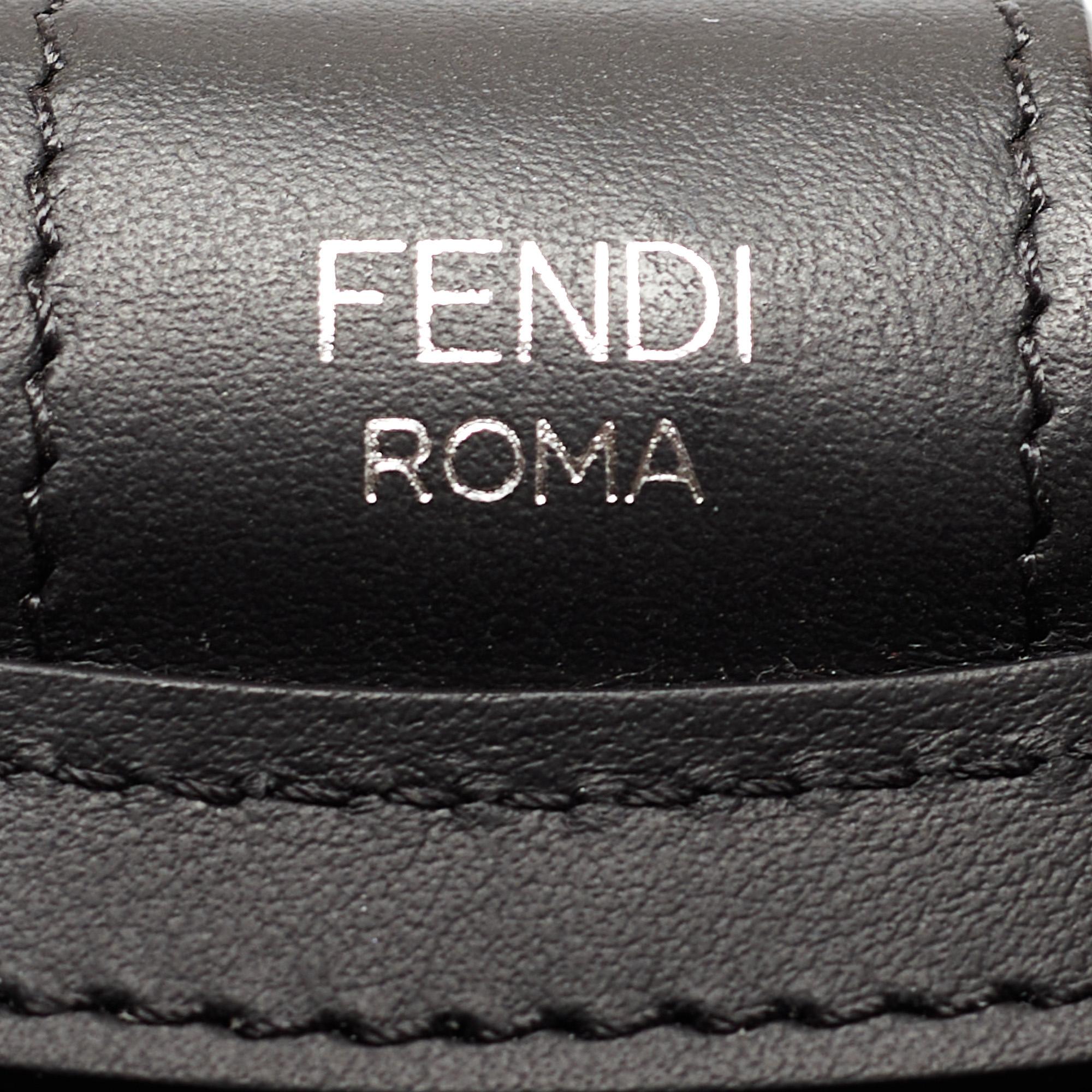 Fendi Black/Natural FF Raffia and Leather Large Runaway Shopper Tote For Sale 5