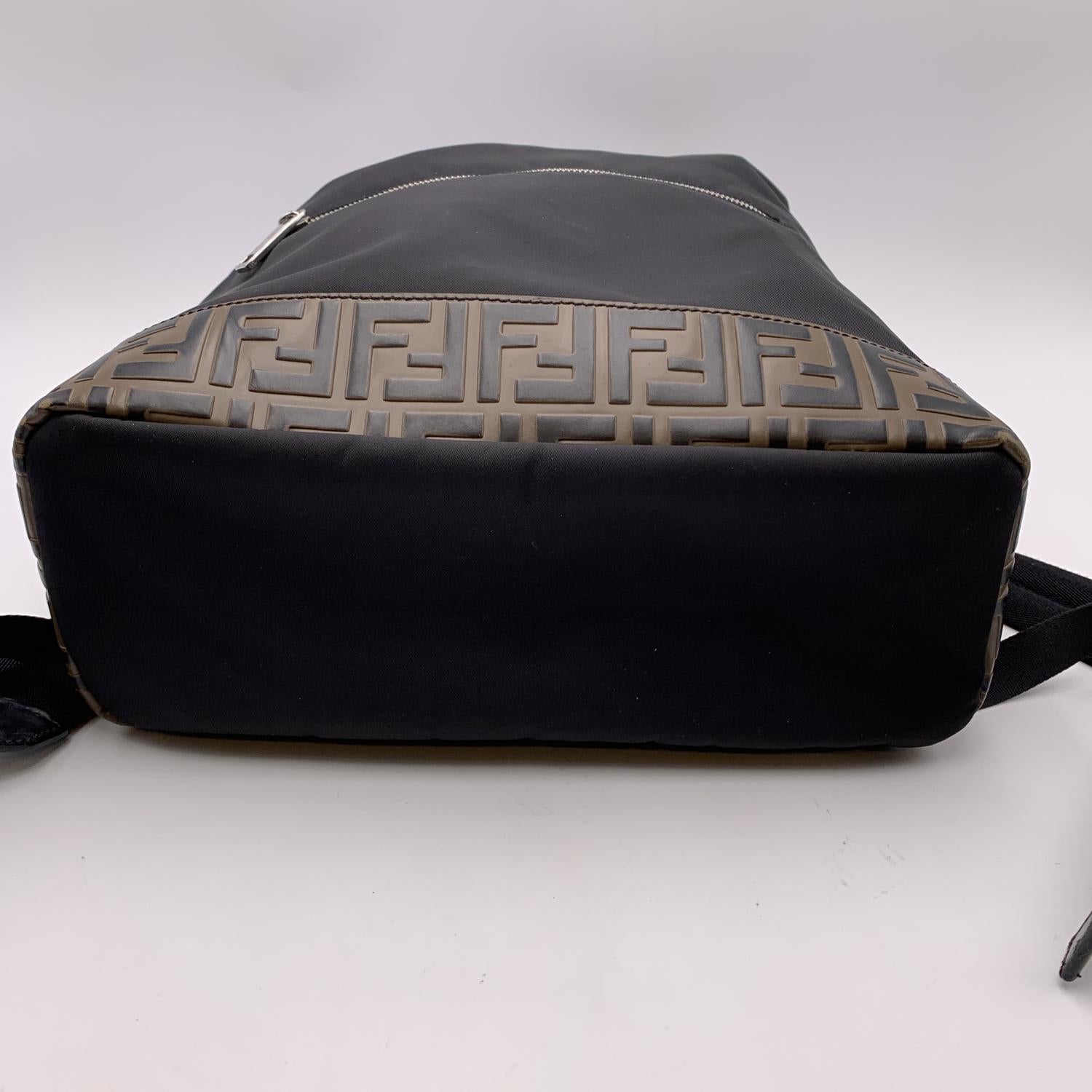 Fendi Santander-Rucksack aus schwarzem Nylon und Segeltuch mit Zucca-Besatz 2