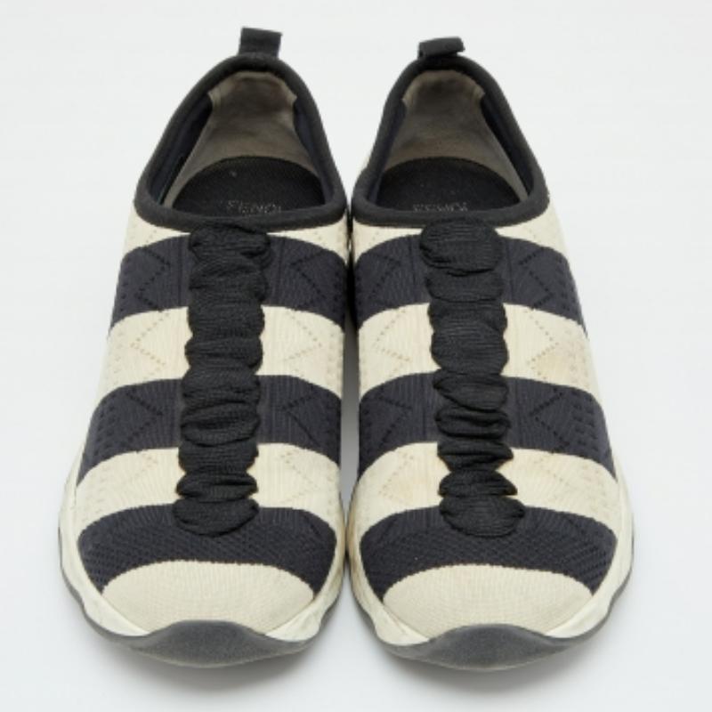 Fendi - Baskets à enfiler en tissu rayé noir/off-blanc 38,5 en vente 1