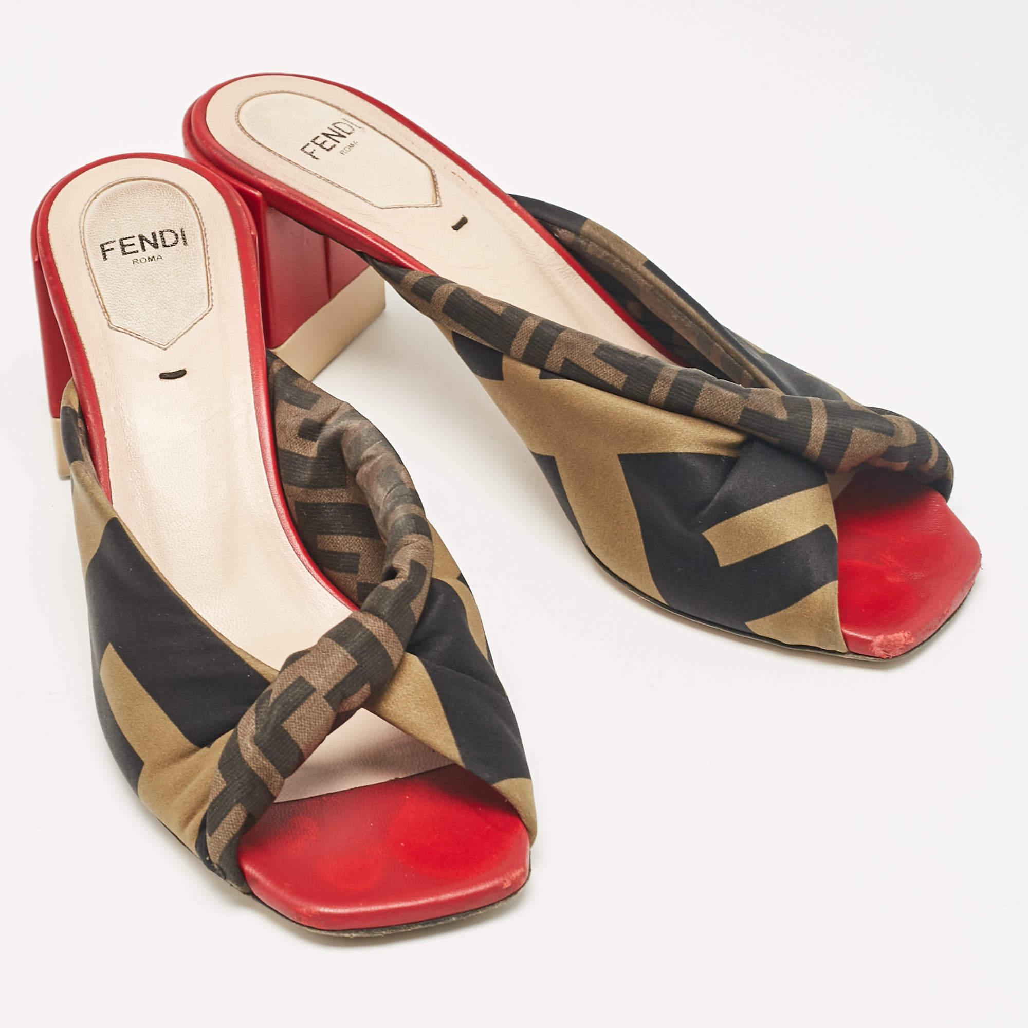 Fendi Black/Olive Green Logo Print Knotted Satin Slide Sandals Size 37.5 In Good Condition In Dubai, Al Qouz 2
