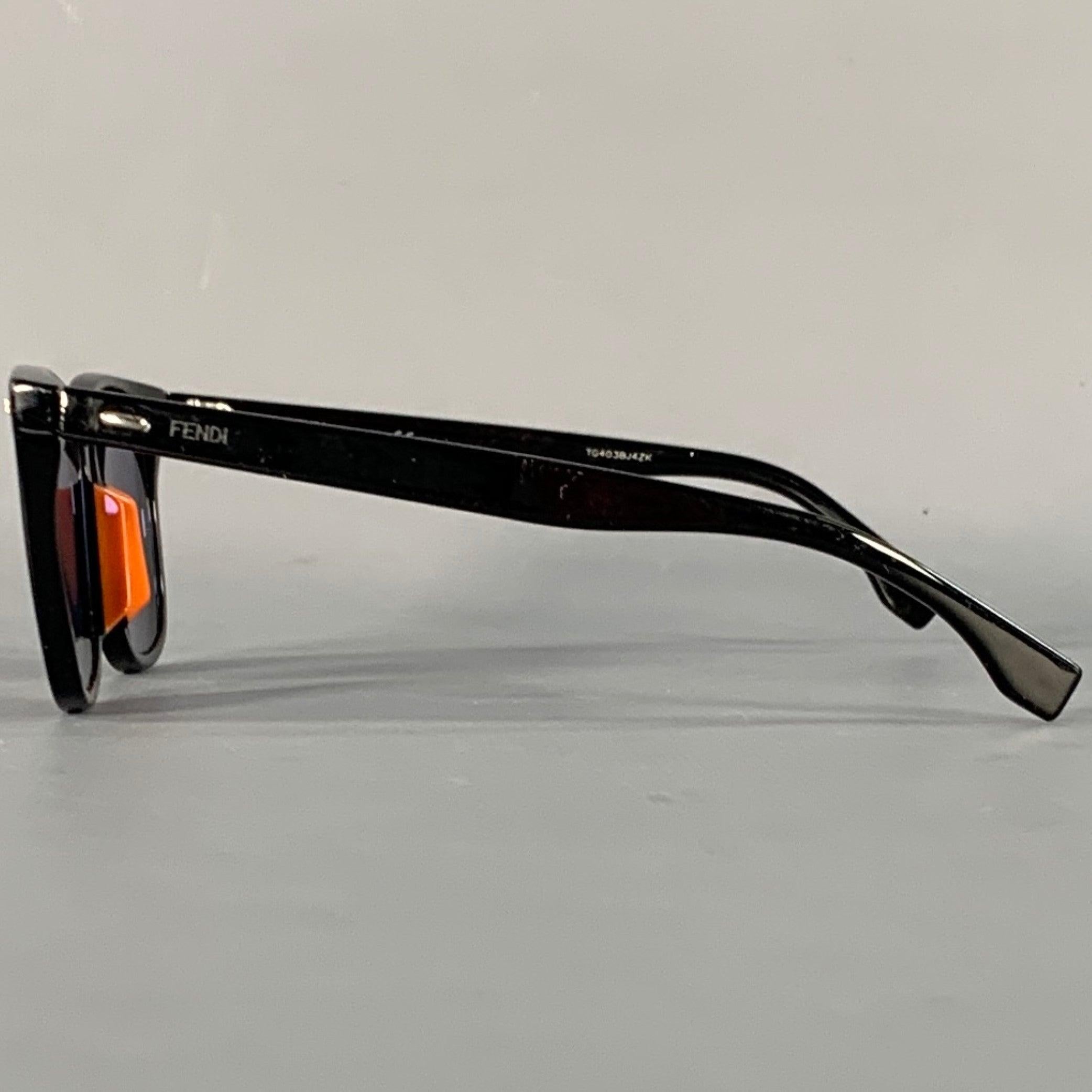 FENDI Occhiali da sole quadrati in acetato nero arancio con montatura intera In condizioni ottime in vendita a San Francisco, CA