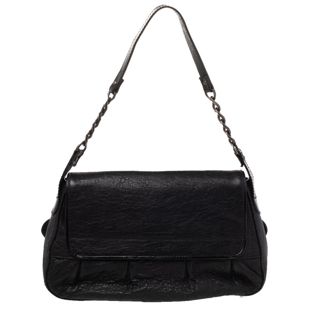For weekend errands and casual outings to your work edits, this B Bis shoulder bag from Fendi is both stylish and practical. It is crafted from leather and detailed with buckle accents on the front to secure the flap. The interior of the bag is