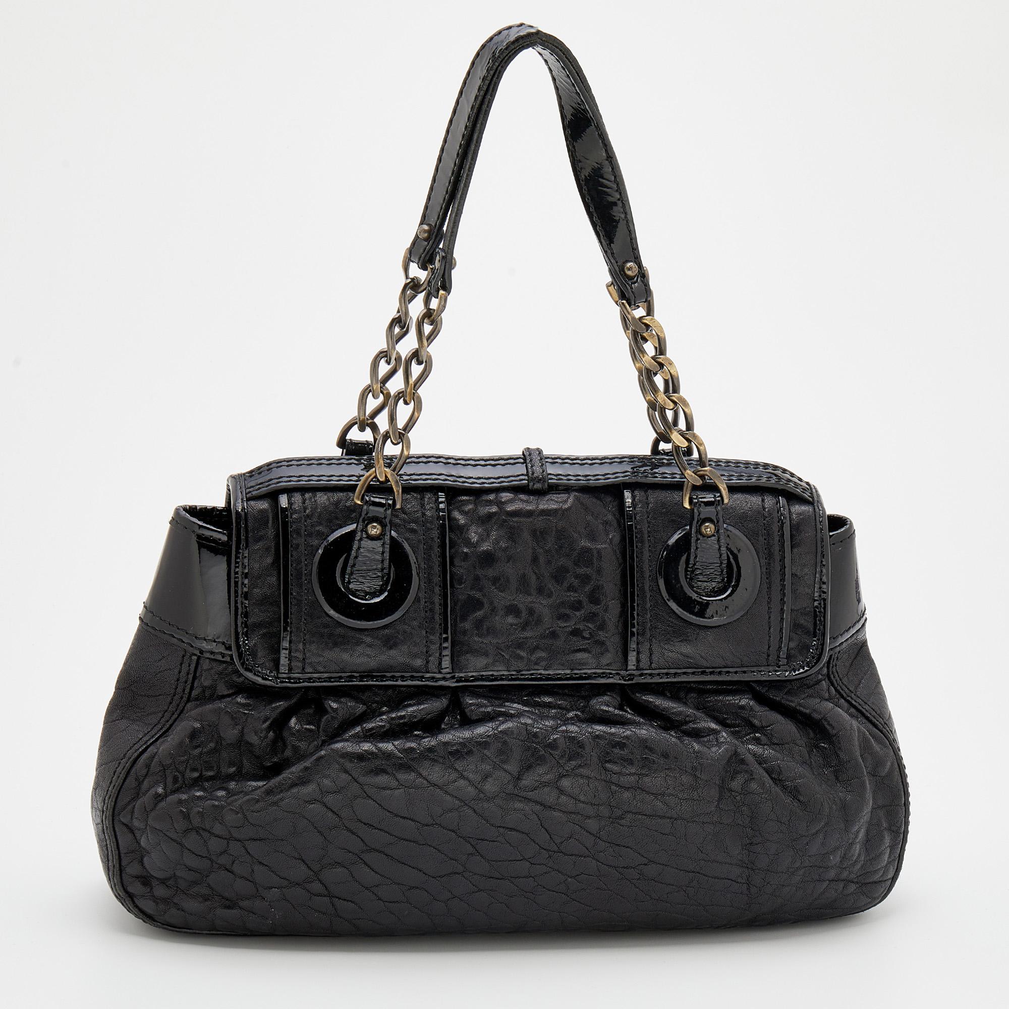 This stunning designer bag from Fendi is crafted in Italy and is sure to make a standout addition to your collection. The 'B' shoulder bag is crafted from leather. It has dual buckle detailing, two handles, and a lined interior.

