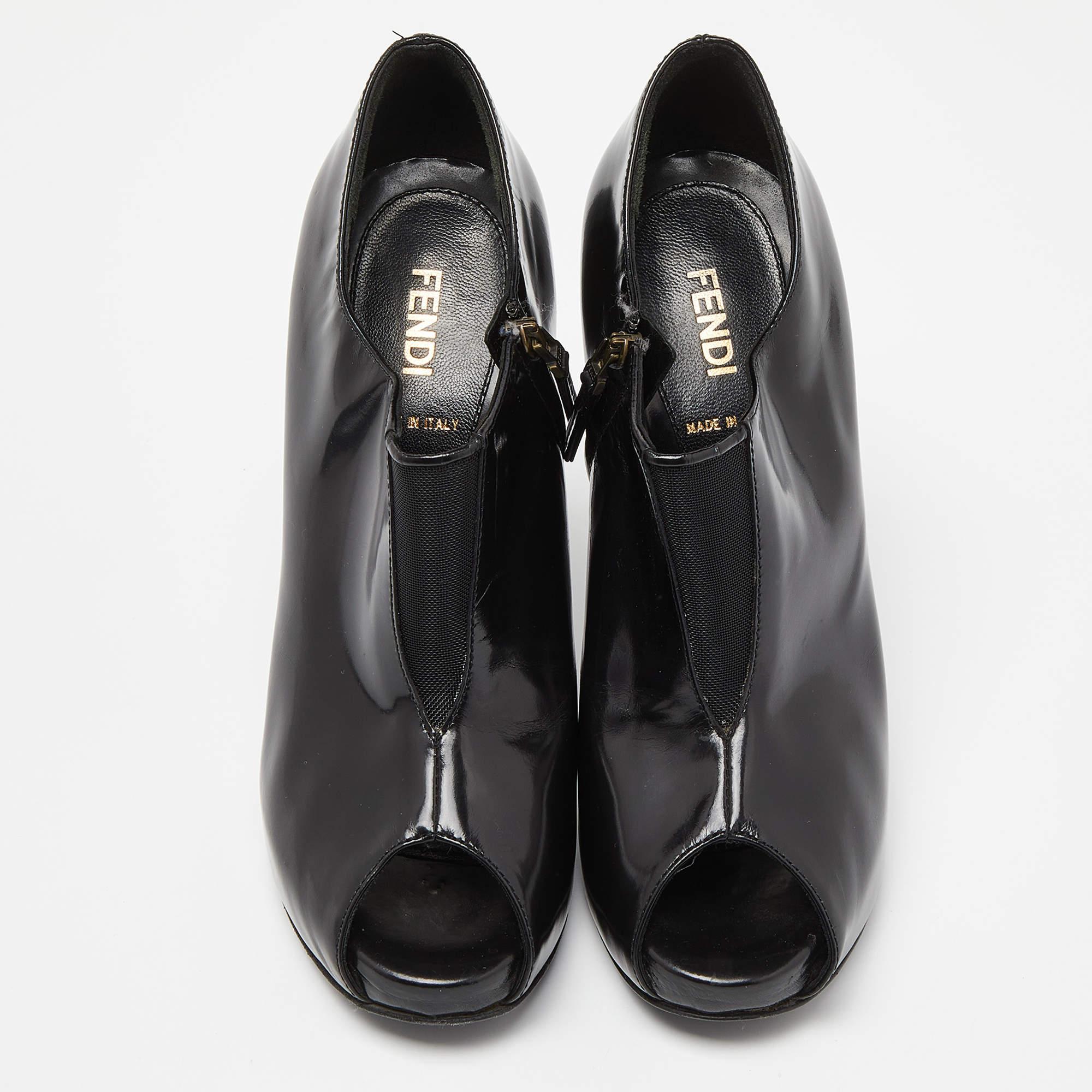 Noir Fendi - Bottines à bout ouvert en cuir verni et maille noir - Taille 36 en vente