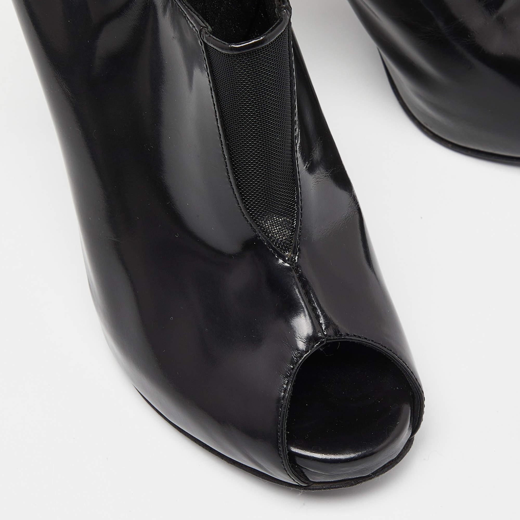 Fendi - Bottines à bout ouvert en cuir verni et maille noir - Taille 36 en vente 2
