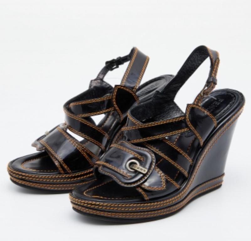 Stellen Sie sich eine Schuhsammlung mit zeitlosen Paaren zusammen, damit Sie sie lange tragen können, unabhängig von der Jahreszeit oder dem Trend. Wählen Sie Paare wie dieses von Fendi. Es ist ein einfaches, anspruchsvolles Design mit einer