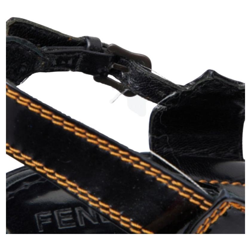 Fendi Schwarze Plateau-Keilsandalen aus Lackleder mit B-Schnalle und Keil Größe 37,5 im Angebot 2
