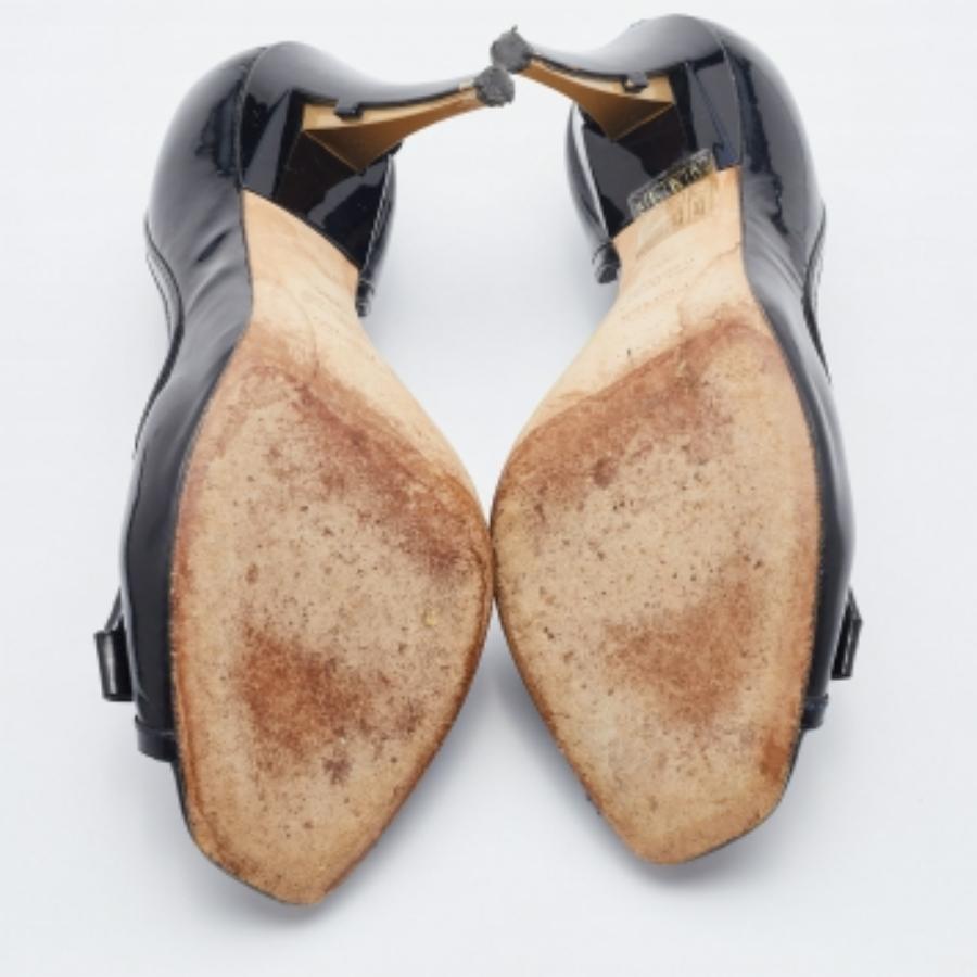 Estos zapatos de diseño atemporal están pensados para durarle temporada tras temporada. Tienen un ajuste cómodo y un acabado de alta calidad.