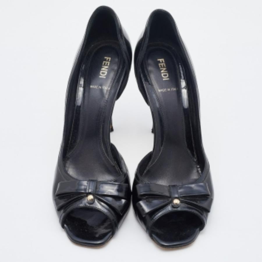 Fendi Black Patent Leather Bow Peep Toe D'orsay Pumps Size 38.5 en Bastante bueno estado para la venta en Dubai, Al Qouz 2