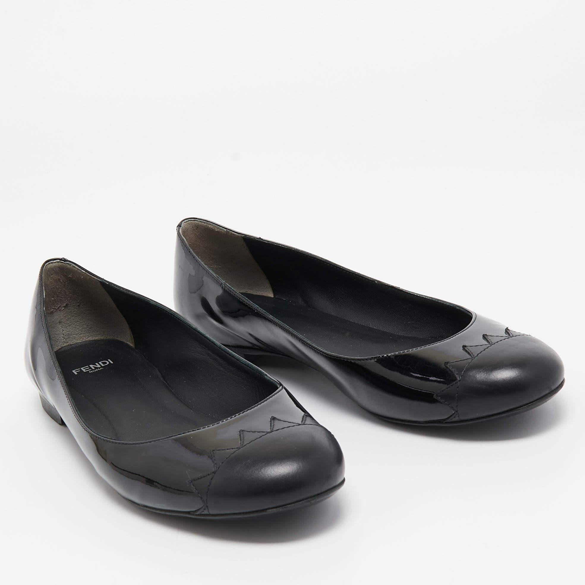 Fendi Black Patent Leather Cap Toe Ballet Flats Size 37.5 In Good Condition For Sale In Dubai, Al Qouz 2