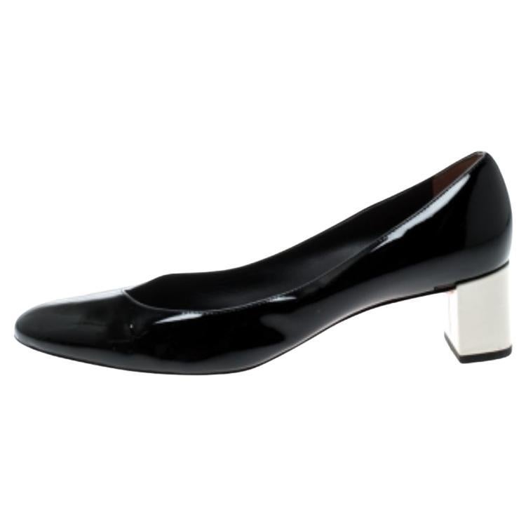 Fendi - Décolleté Eloise in vernice nera con punta tonda, misura 36 in vendita