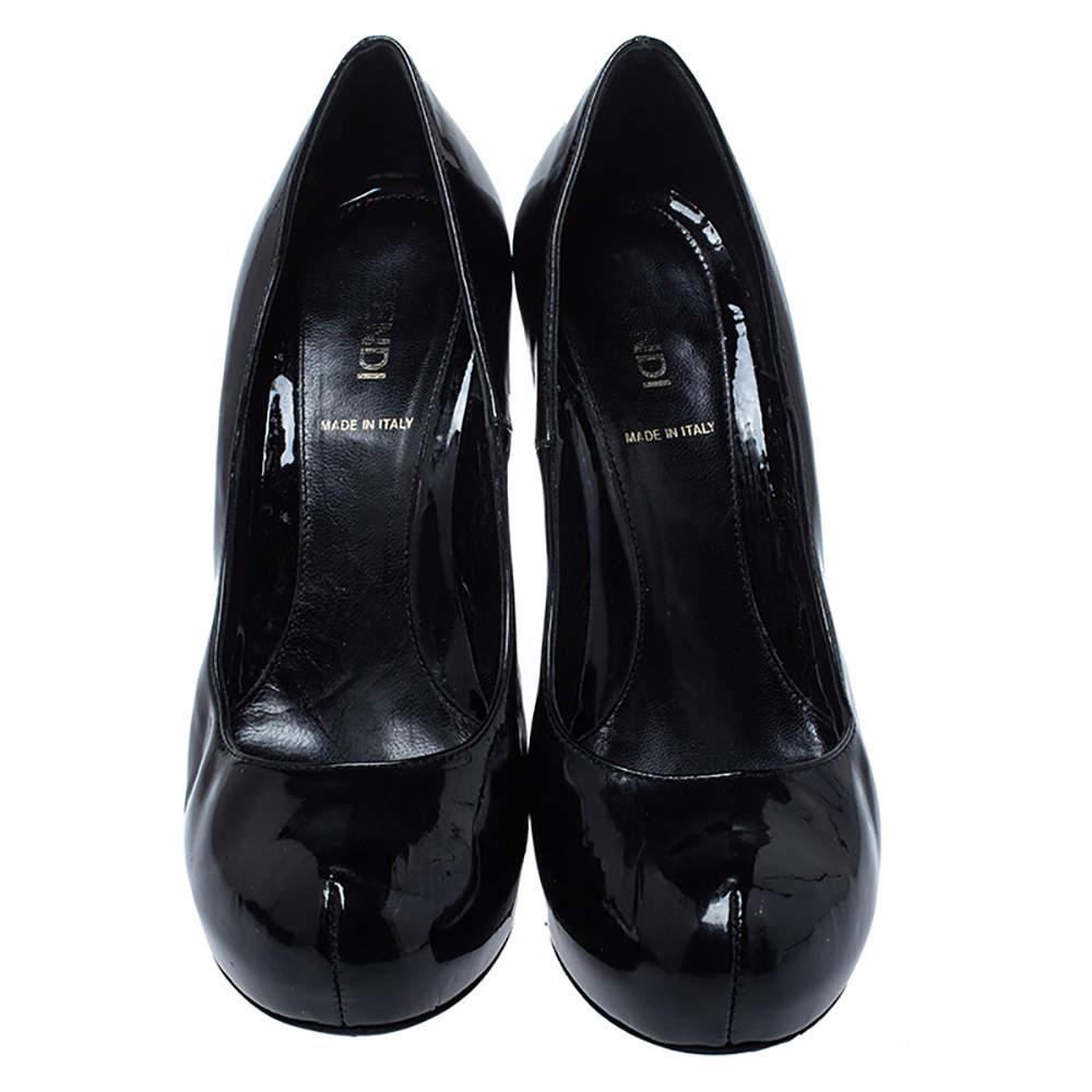 Fendi Black Patent Leather FF Logo Heels Platform Pumps Size 37 In Good Condition In Dubai, Al Qouz 2