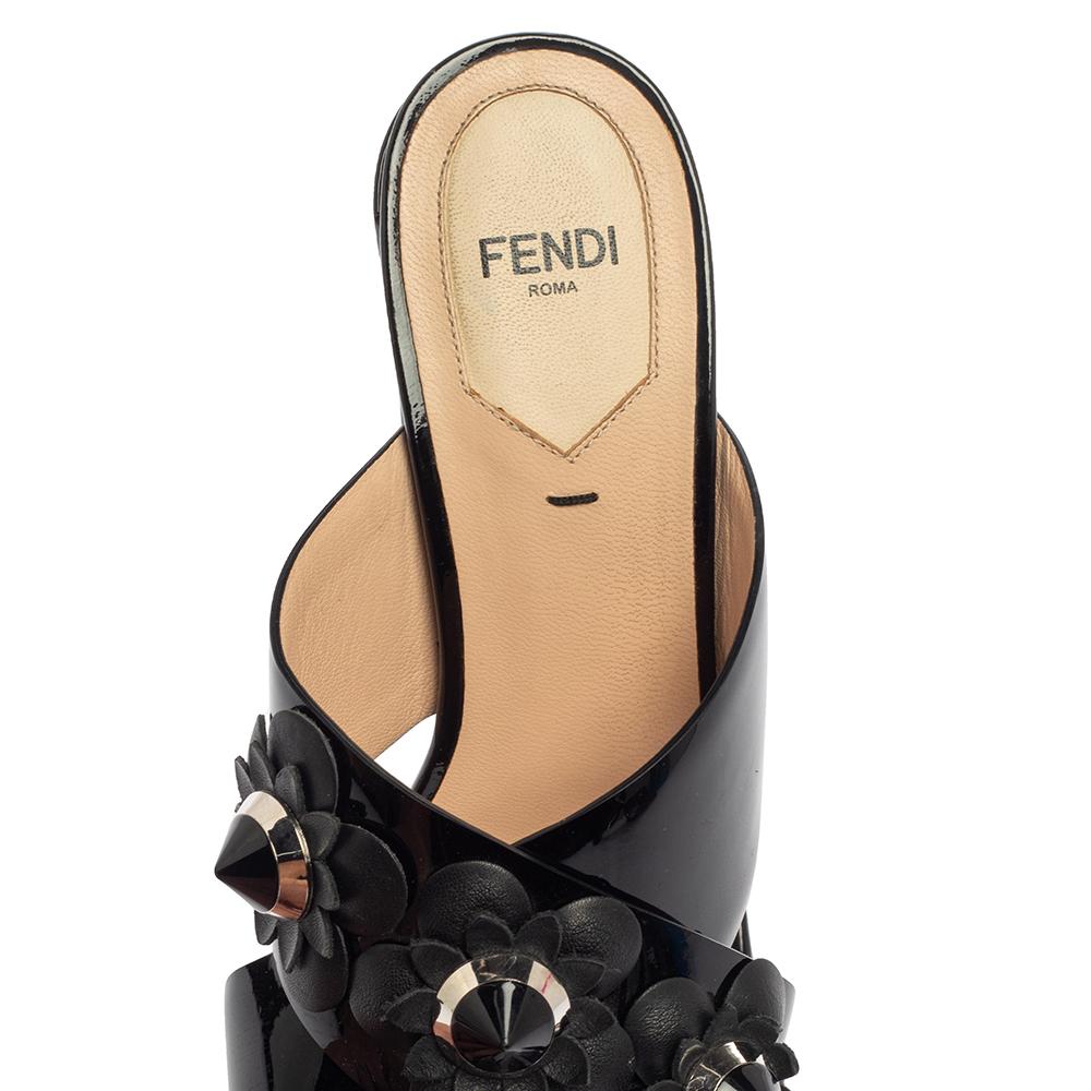 Fendi Black Patent Leather Flower Mule Sandals Size 36 In Good Condition In Dubai, Al Qouz 2