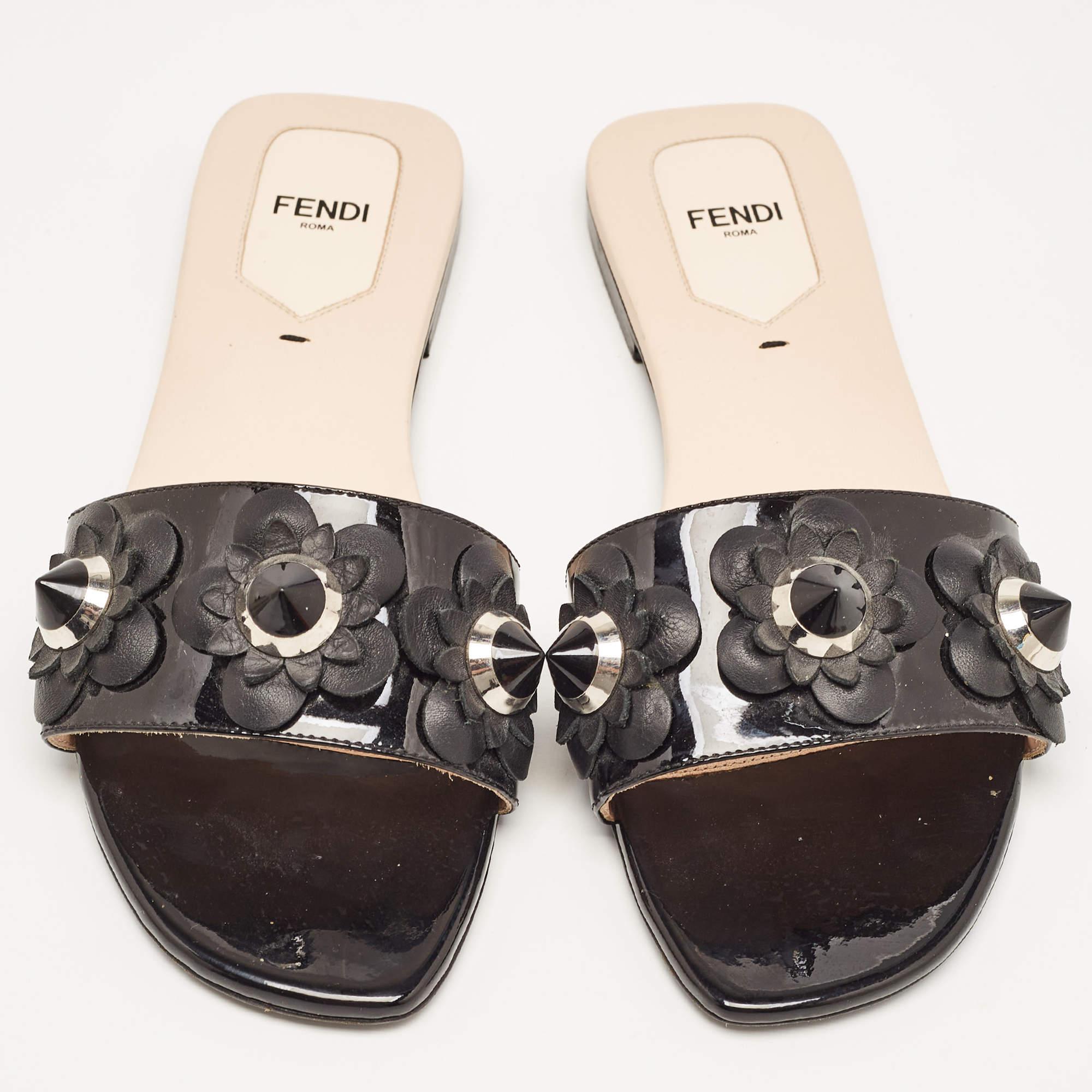 Create effortless styles with these Fendi slides. Made of quality materials, they are designed to elevate your OOTD and keep you in comfort all day long.

Includes: Original Dustbag, Original Box, Info Booklet