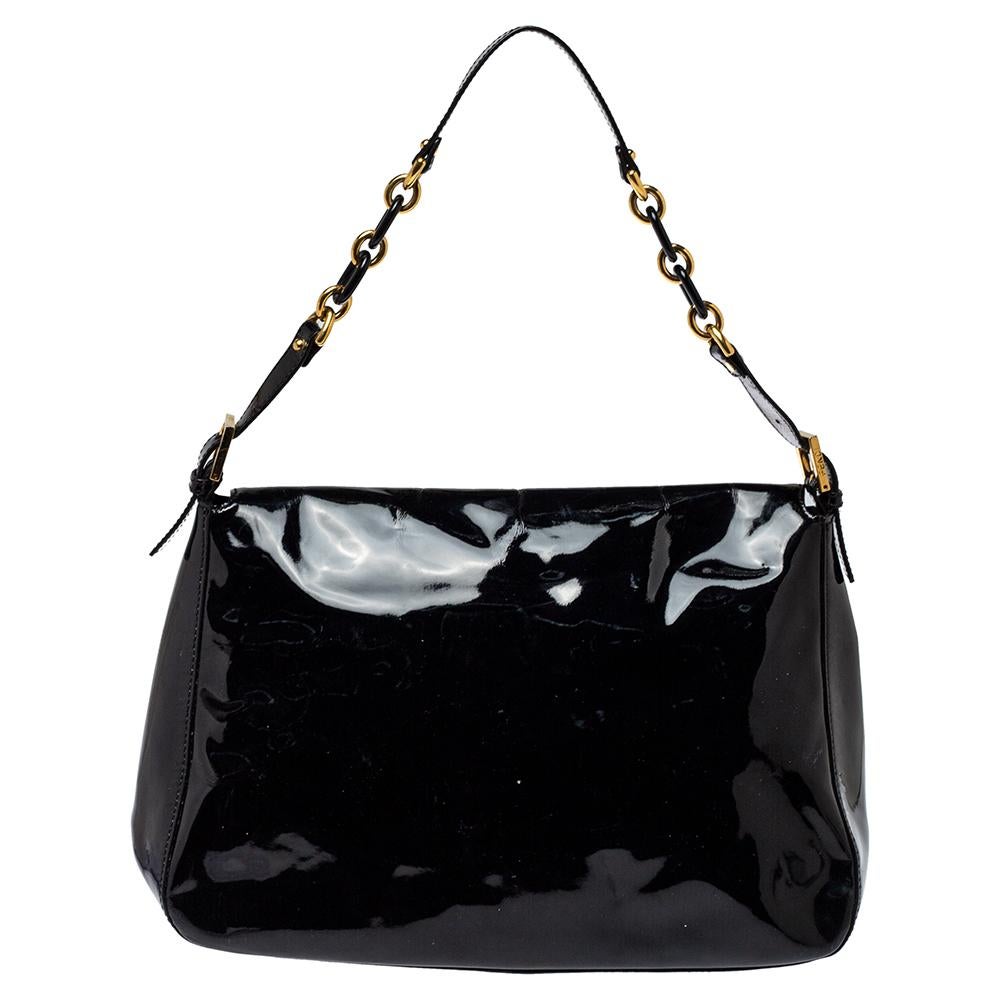 The Mama Forever shoulder bag from Fendi is a classic fashion choice. Detailed with their logo lock on the flap, this black patent leather piece is simple and stylish. A well-sized fabric-lined interior and a chainlink-leather handle complete the