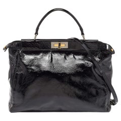 Fendi Große Peekaboo Top Handle Bag aus schwarzem Lackleder