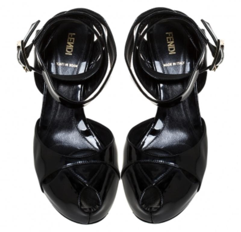 Noir Fendi - Sandales à plateforme en cuir verni noir - Taille 39 en vente