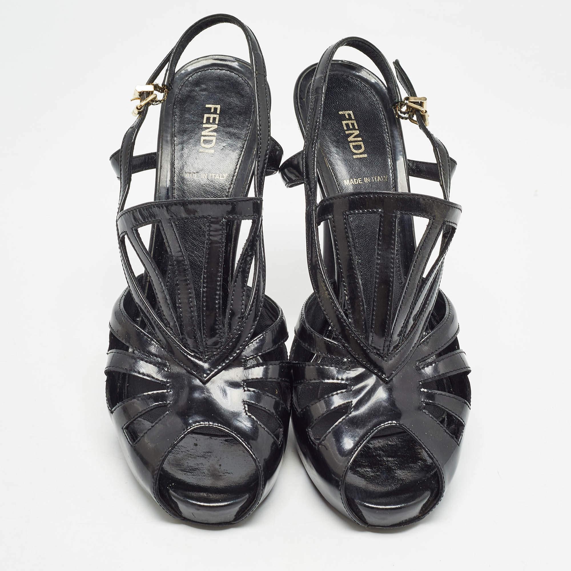 Fendi Black Patent Leather Strappy Sandals Size 39 In Good Condition For Sale In Dubai, Al Qouz 2