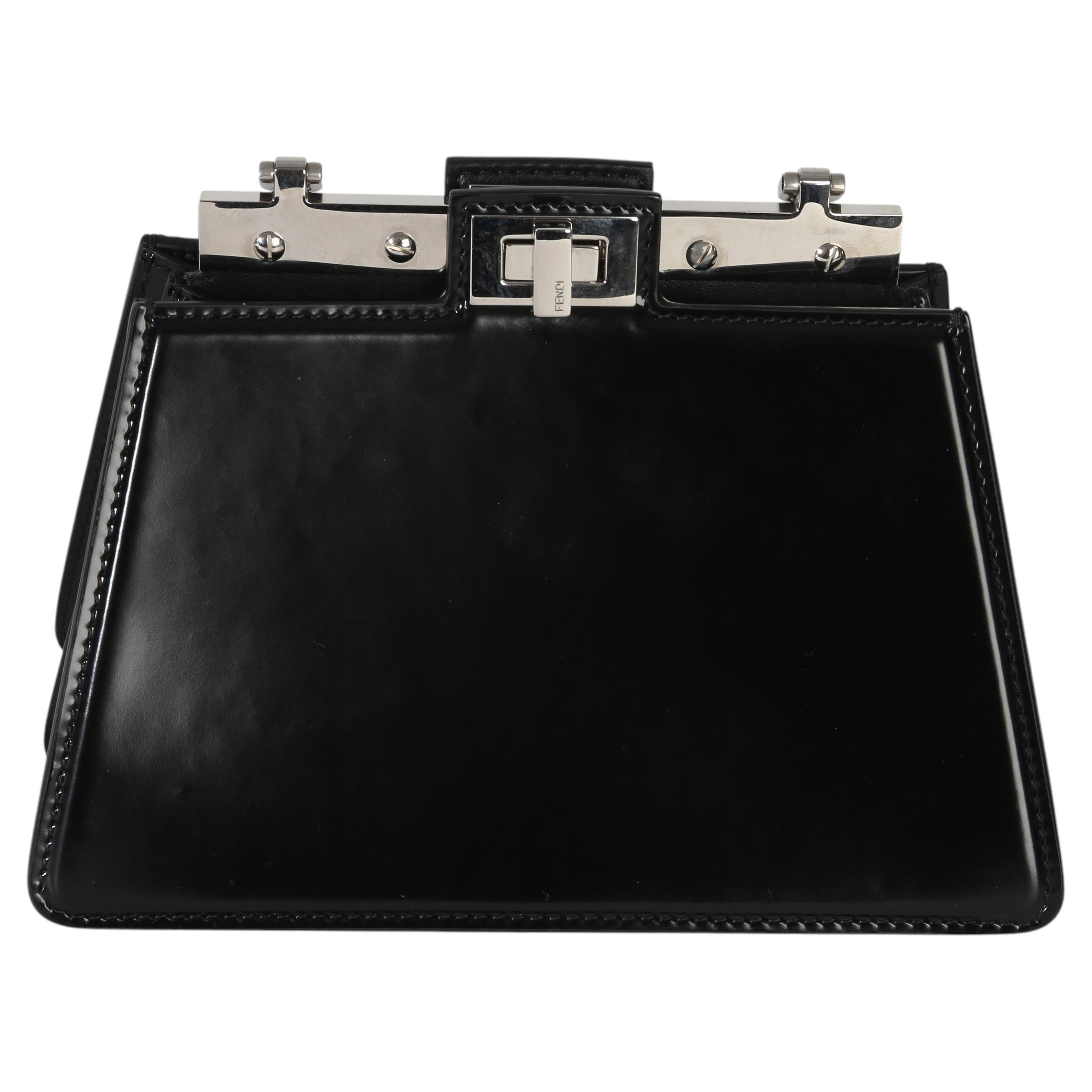 Fendi Borsa a tracolla Petite Peekaboo Cut Chain in vernice nera