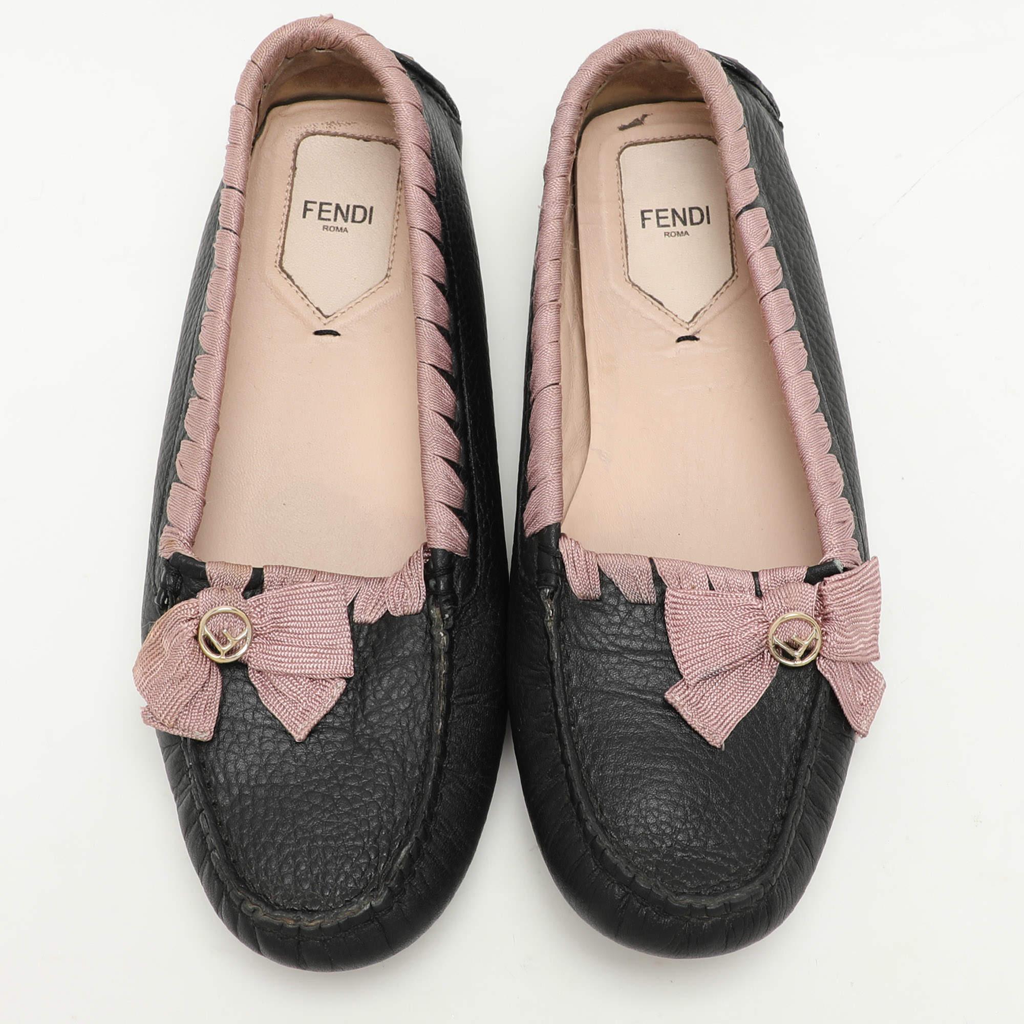 Nero Fendi Mocassini con fiocco in pelle e tessuto nero/rosa taglia 40 in vendita
