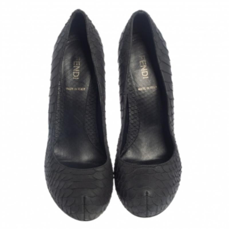 Fendi Black Python Embossed Leather Zucca Print Heel Pumps Size 37 In Good Condition For Sale In Dubai, Al Qouz 2