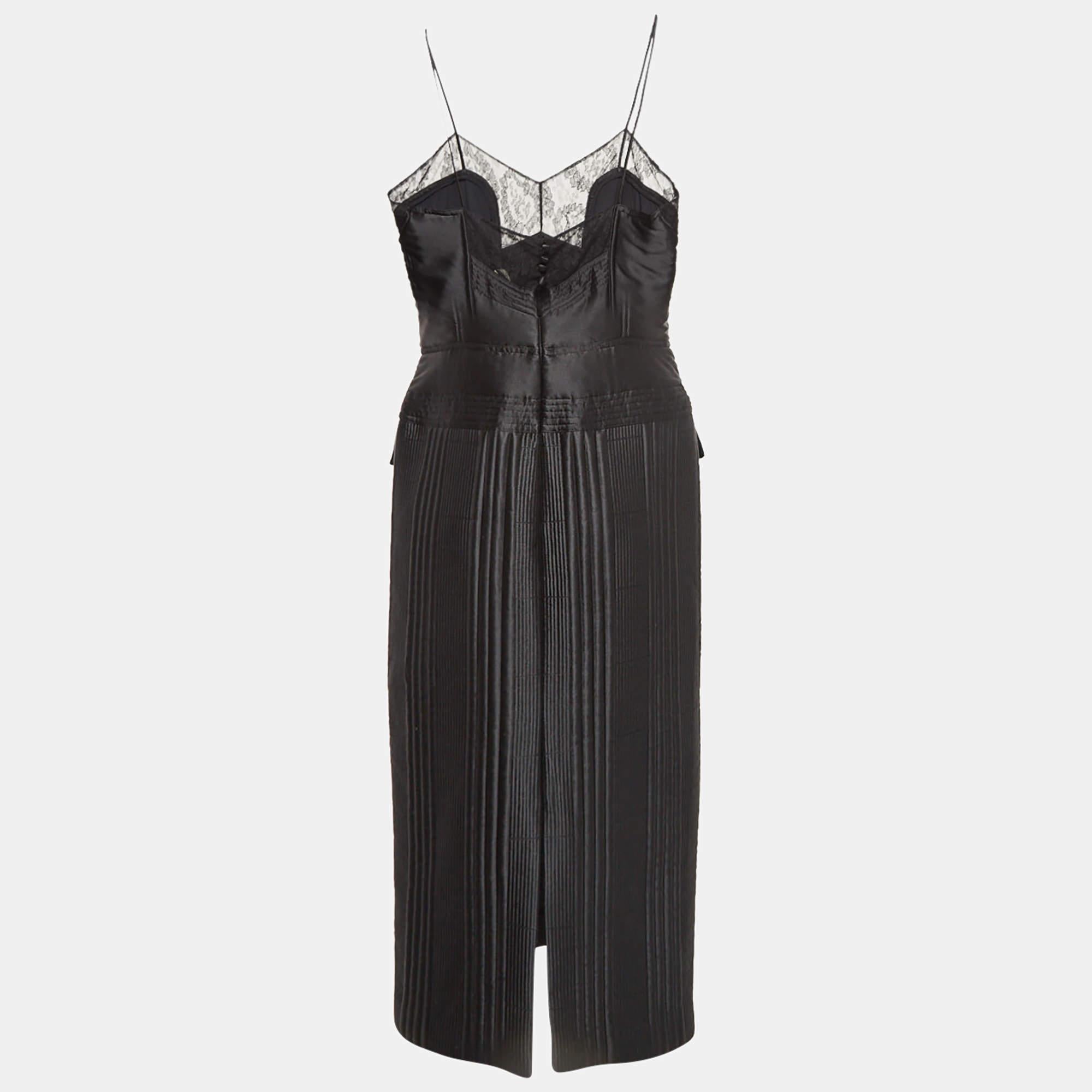 Découvrez les joies d'une confection experte avec cette robe de créateur pour femme. Méticuleusement confectionné, il offre une coupe impeccable et des détails luxueux garantissant un confort inégalé. Cette magnifique création rehaussera votre style