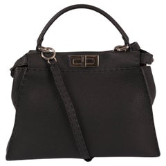 FENDI Schwarze Romano Leder MEDIUM PEEKABOO ISEEU Umhängetasche