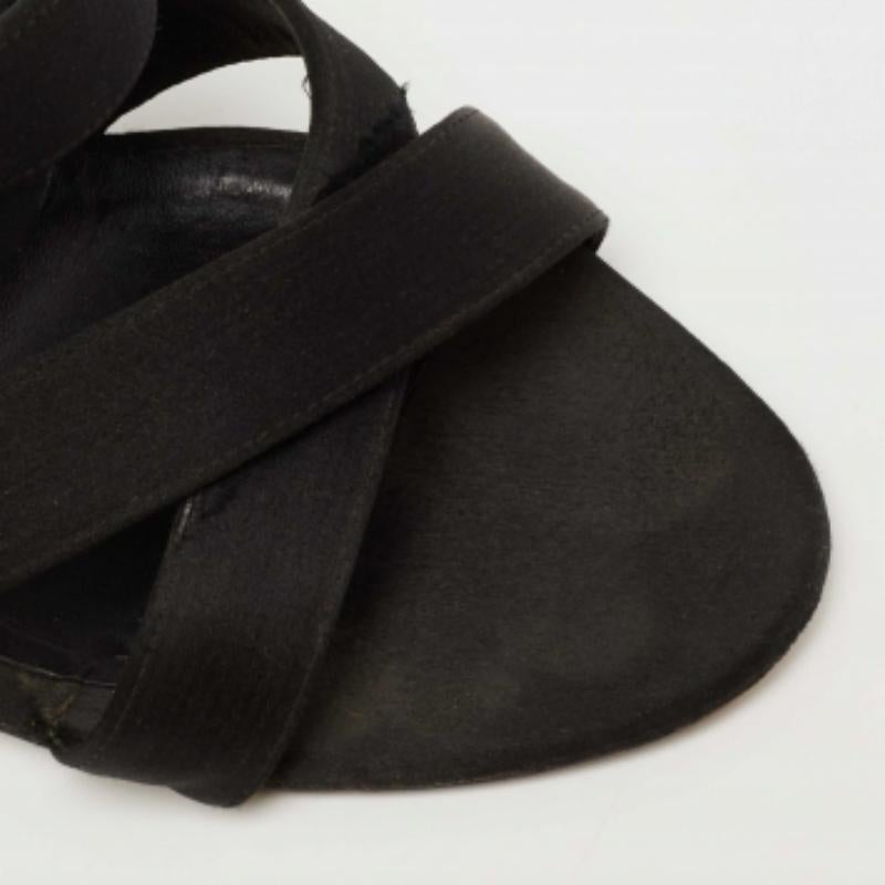 Fendi raso nero  Sandali con cinturino alla caviglia Criss Cross Taglia 37 in vendita 2