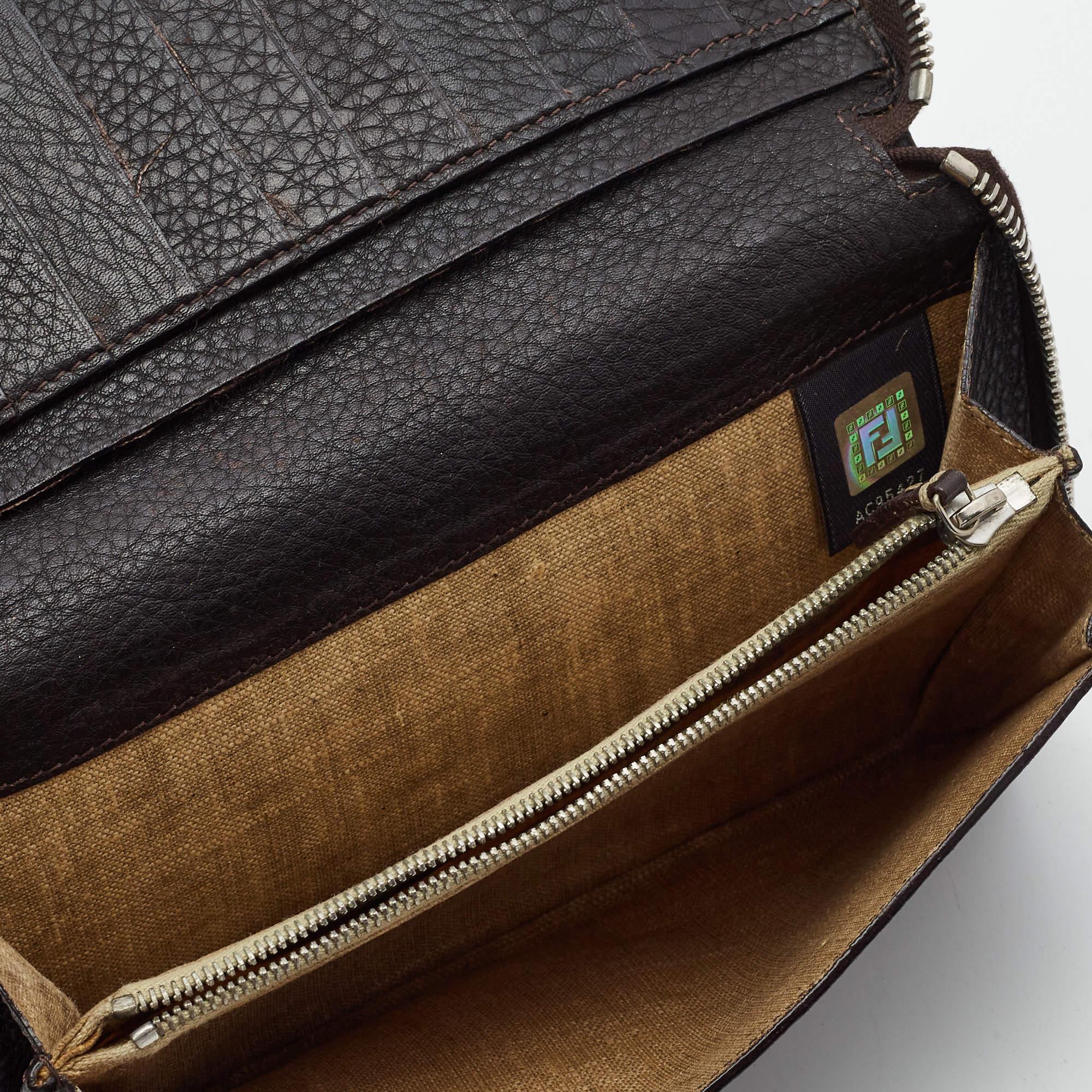 Fendi Black Sellieria Leather Logo Zip Around Continental Wallet In Fair Condition For Sale In Dubai, Al Qouz 2