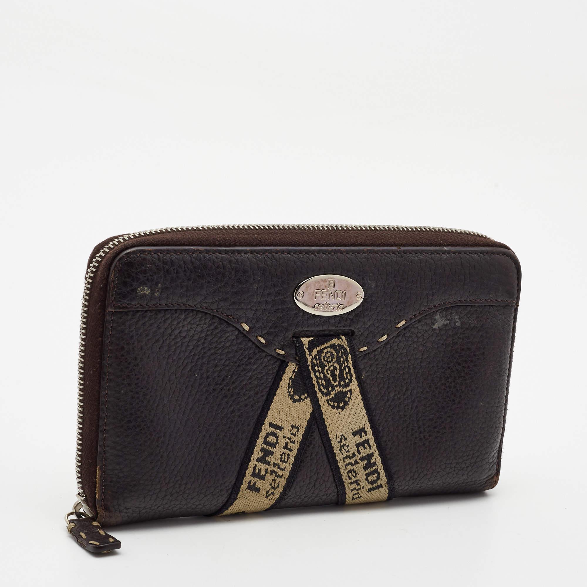 Women's Fendi Black Sellieria Leather Logo Zip Around Continental Wallet For Sale