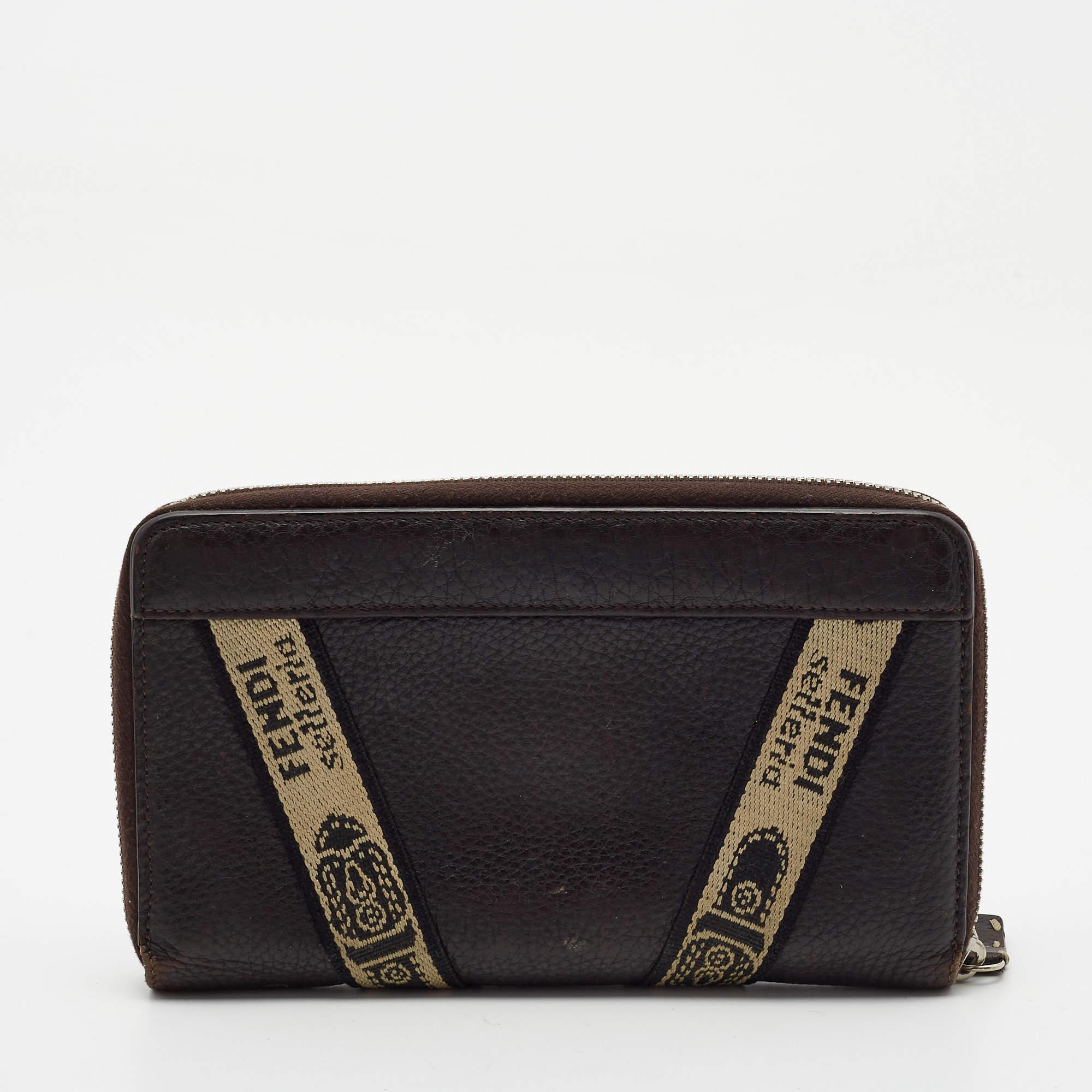 Fendi Black Sellieria Leather Logo Zip Around Continental Wallet For Sale 1