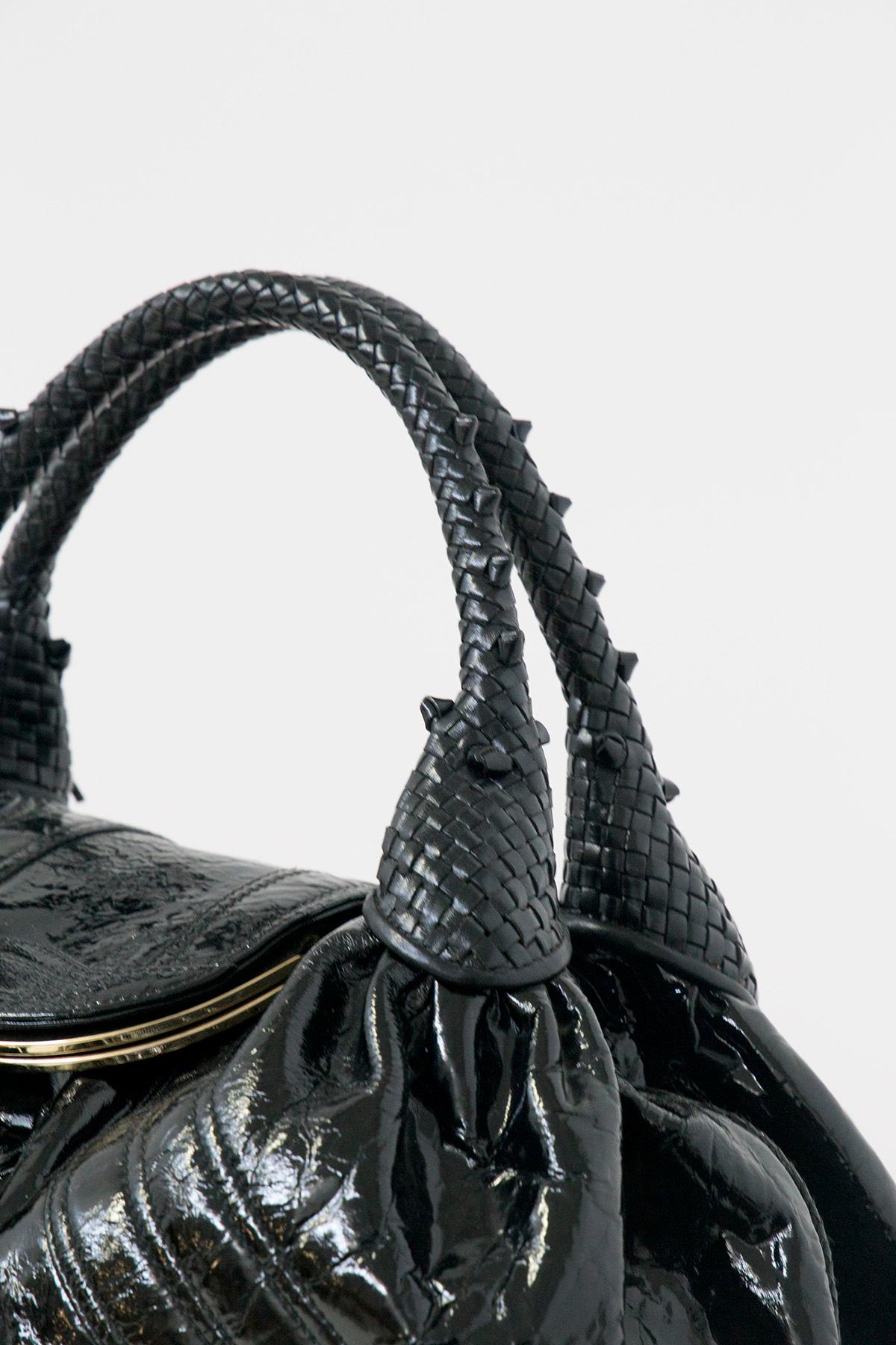 FENDI Sac en cuir noir brillant Bon état - En vente à Milano, IT