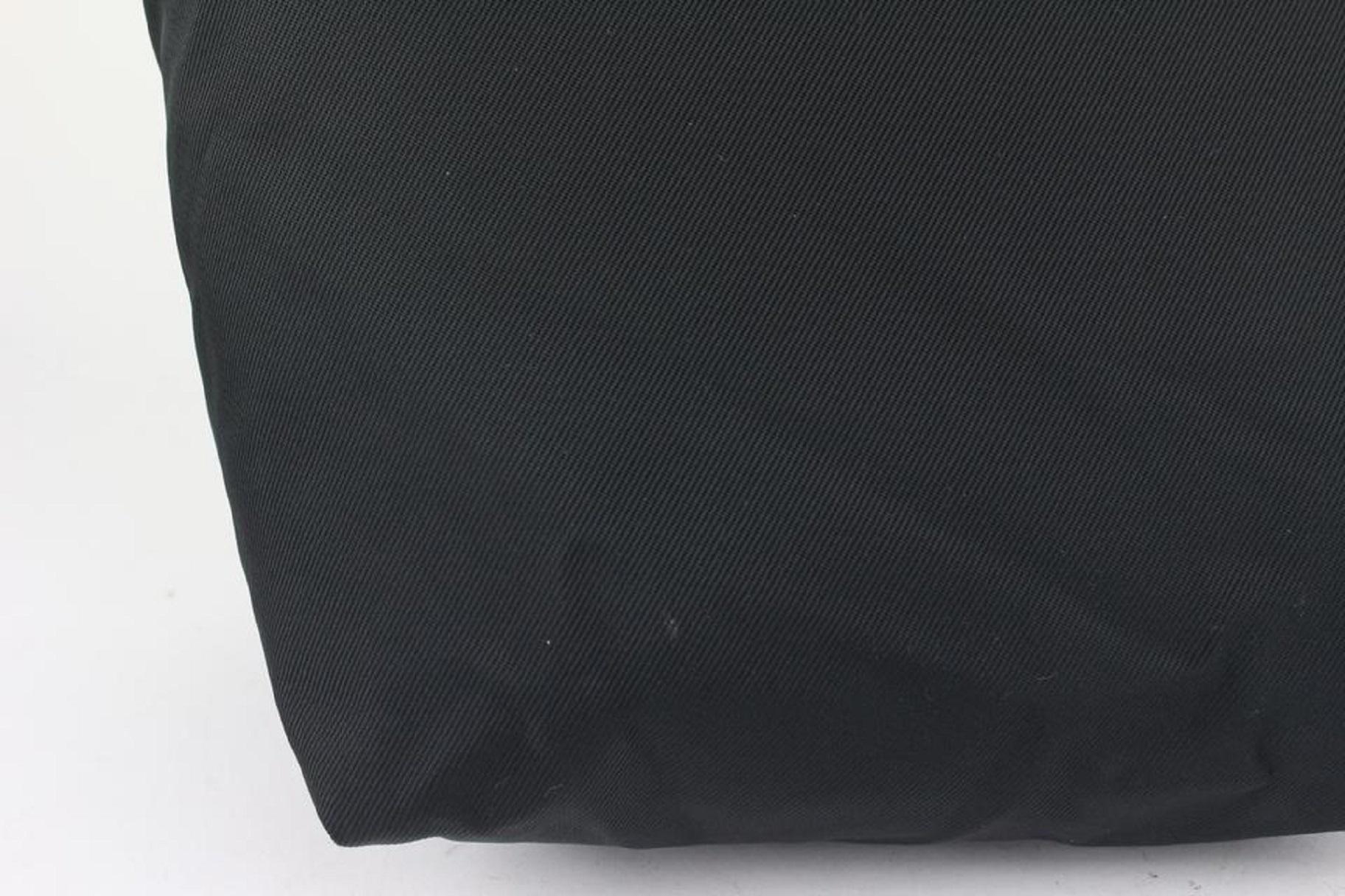 Fendi Messenger Bag mit schwarzer und silberner Plakette 1013f24 im Angebot 5