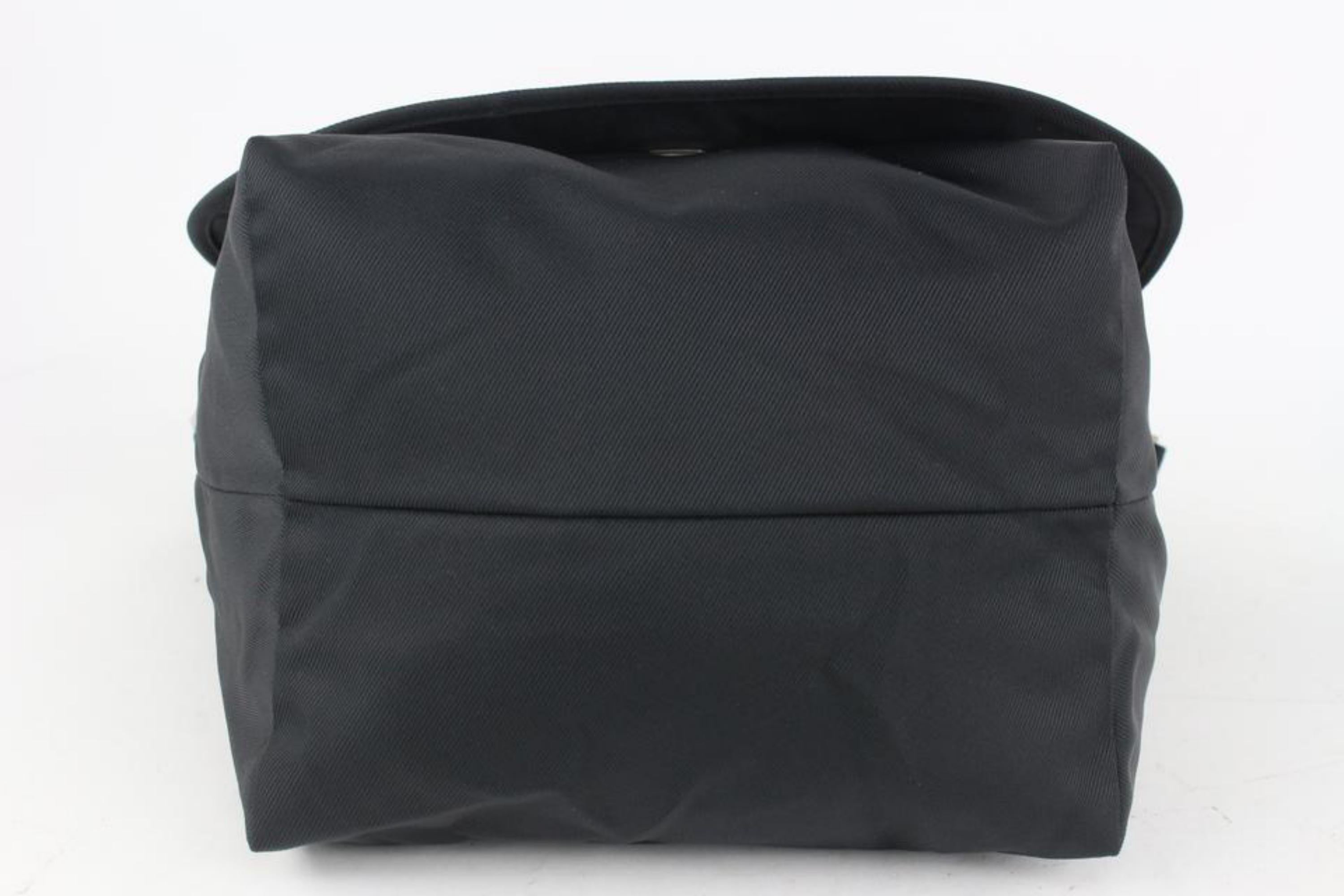 Fendi Messenger Bag mit schwarz-silberner Plakette 1013f24 Damen im Angebot