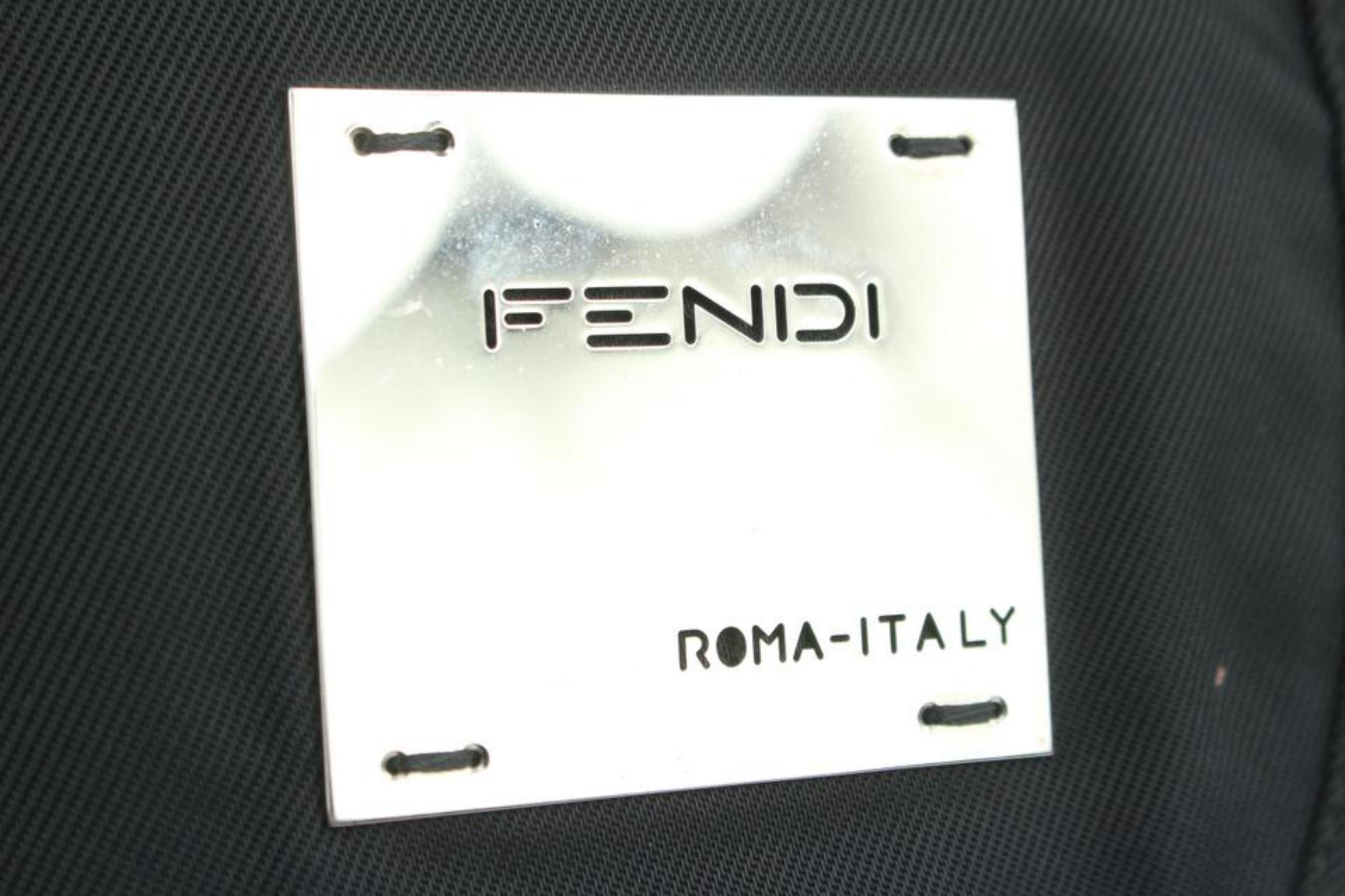 Fendi Messenger Bag mit schwarz-silberner Plakette 1013f24 im Angebot 3