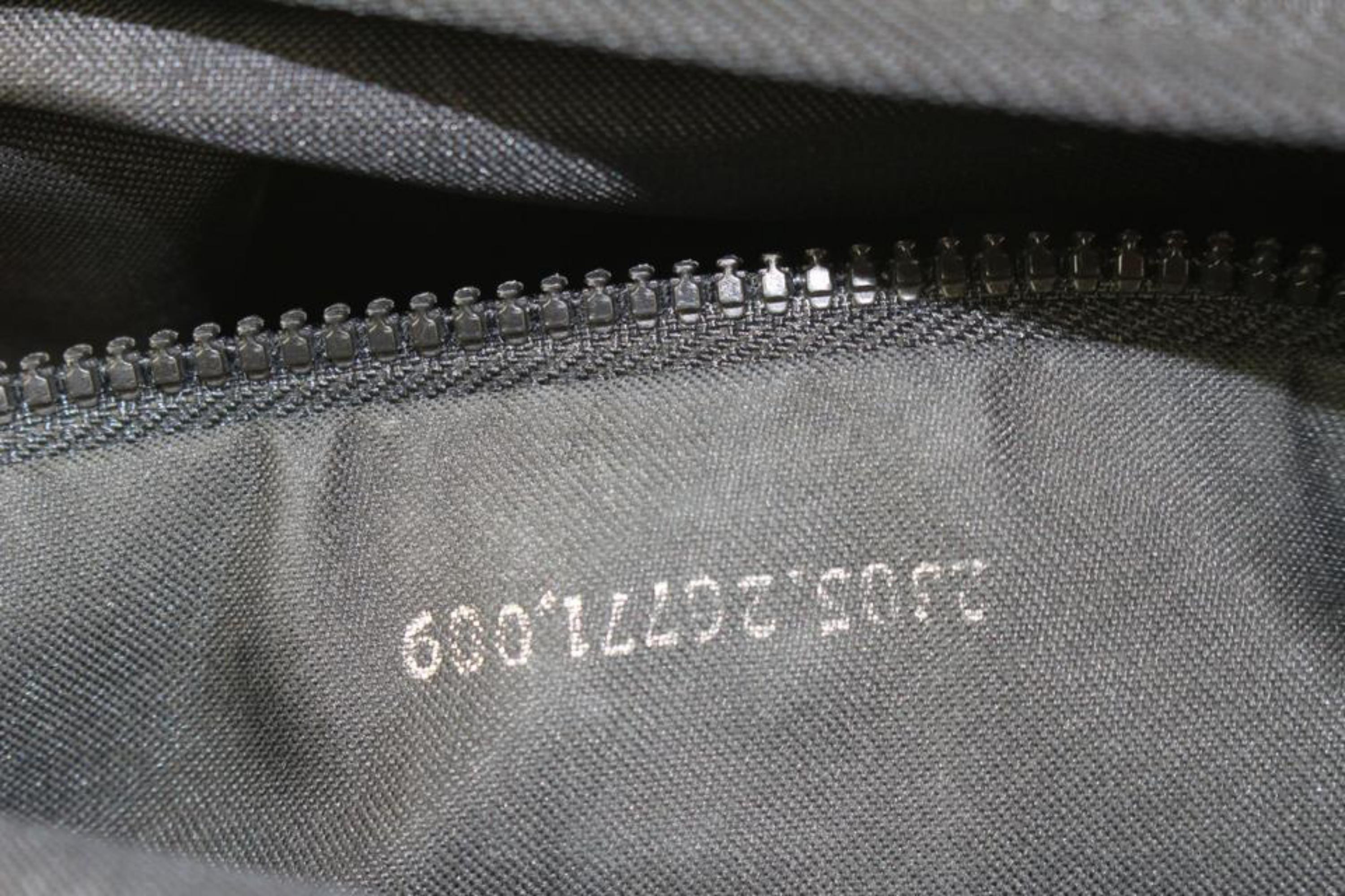Fendi Messenger Bag mit schwarz-silberner Plakette 1013f24 im Angebot 4