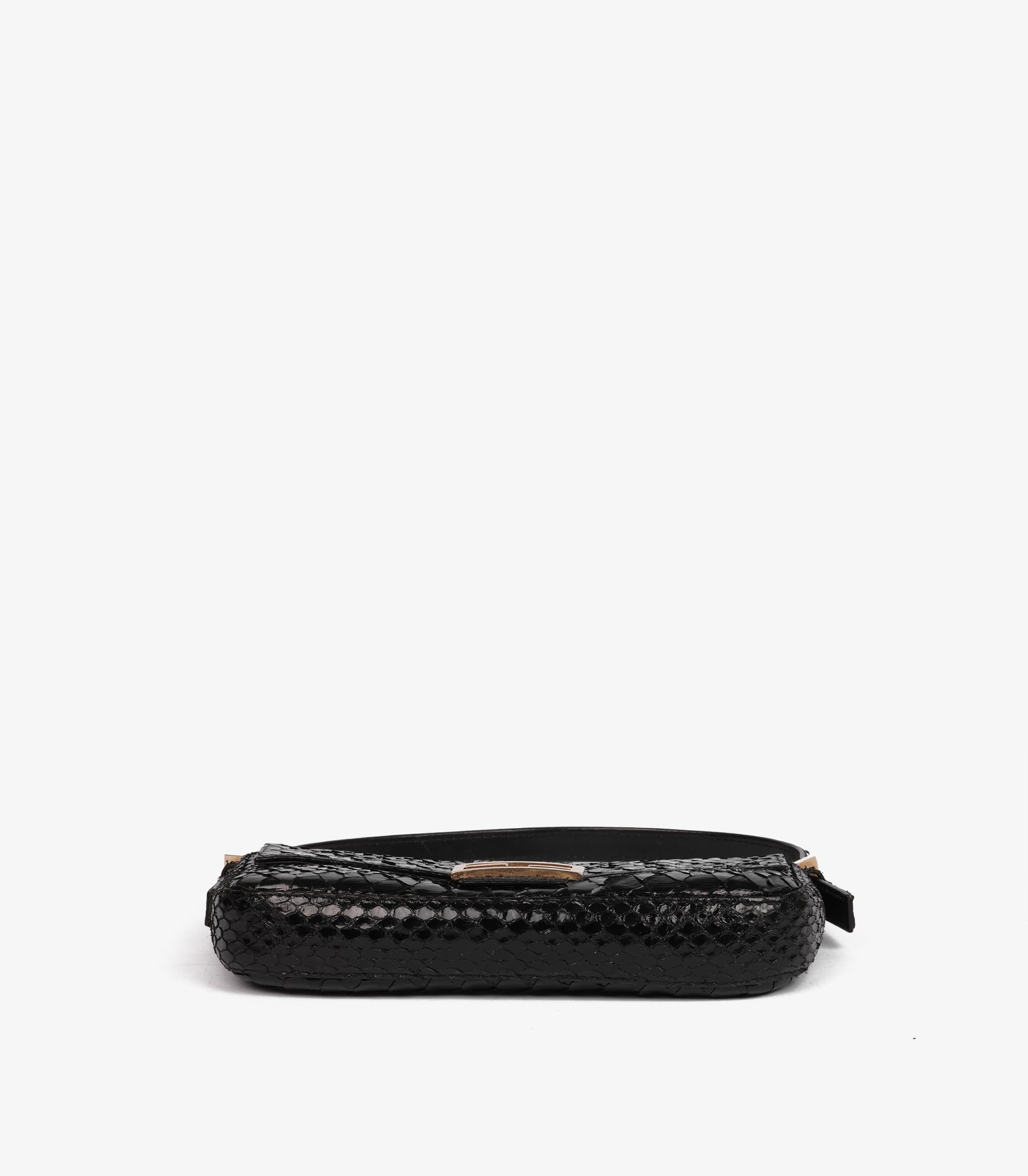 Bolso vintage Fendi de piel de serpiente negra en venta 1