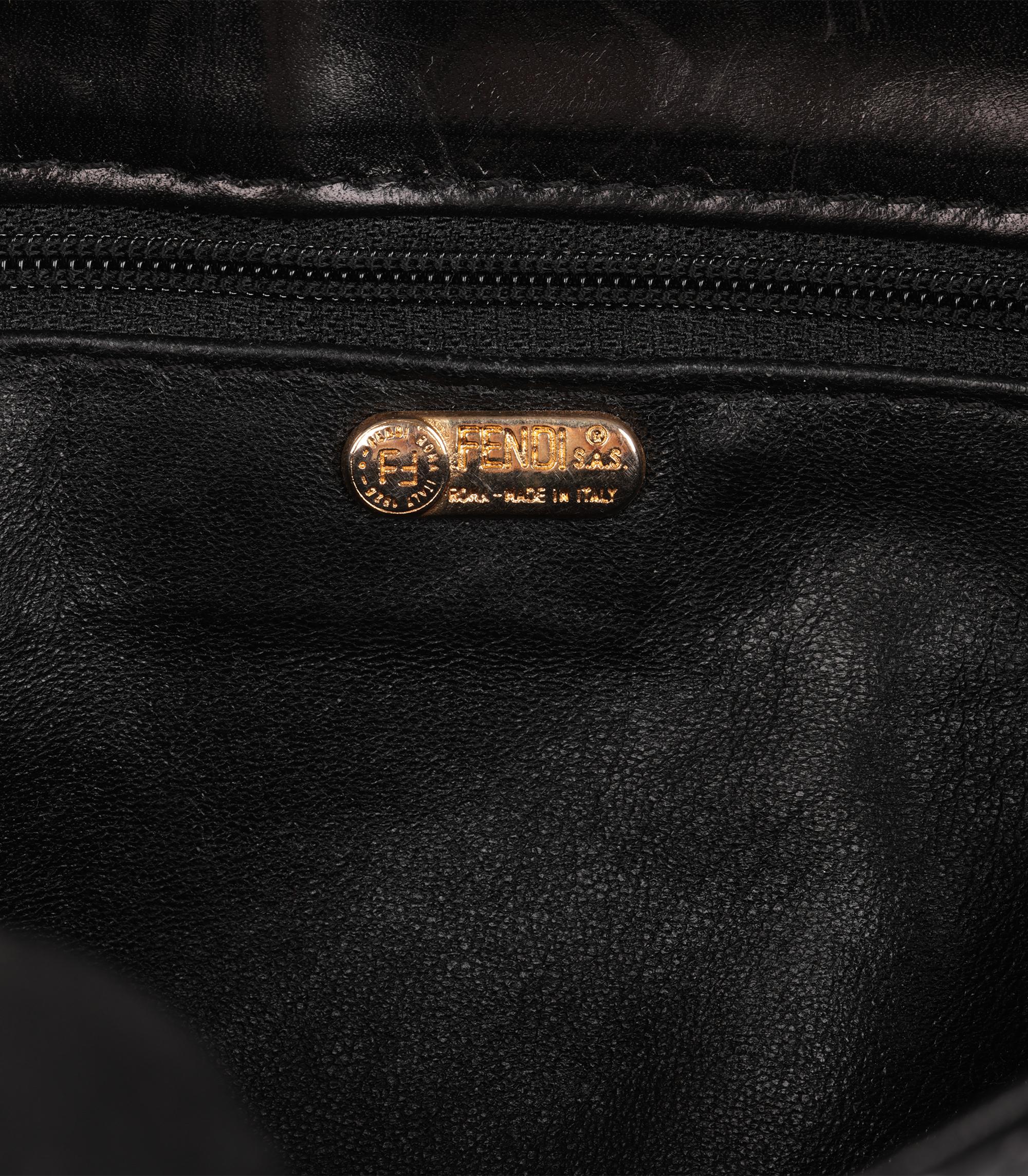 Bolso vintage Fendi de piel de serpiente negra en venta 4