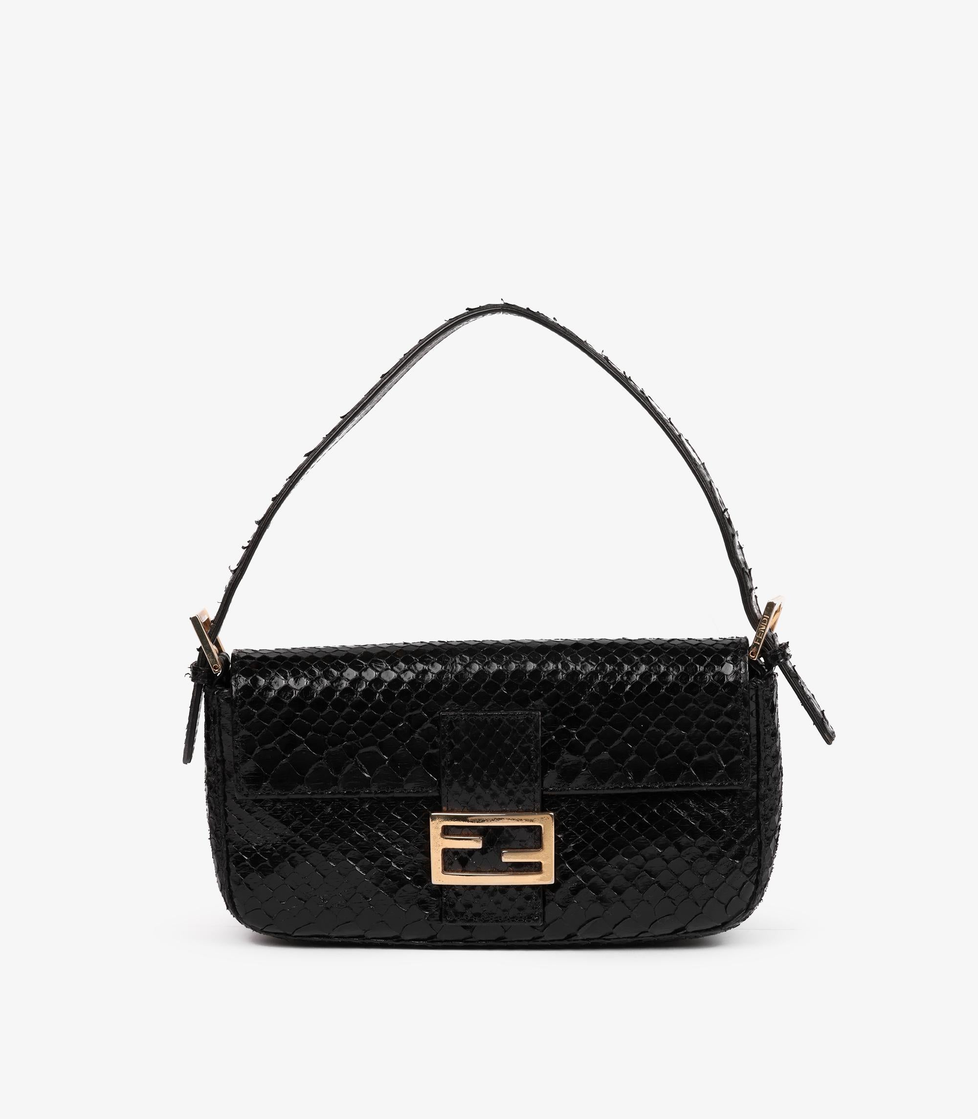 Bolso vintage Fendi de piel de serpiente negra en venta