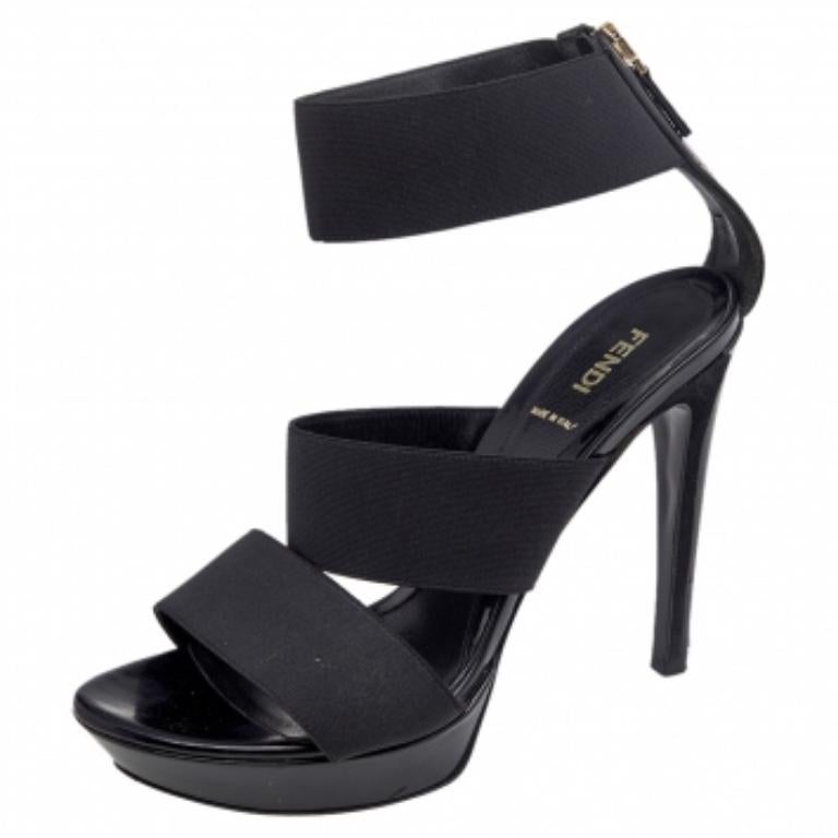 Fendi - Sandales à brides en cuir et élastique noir - Taille 39 Bon état - En vente à Dubai, Al Qouz 2